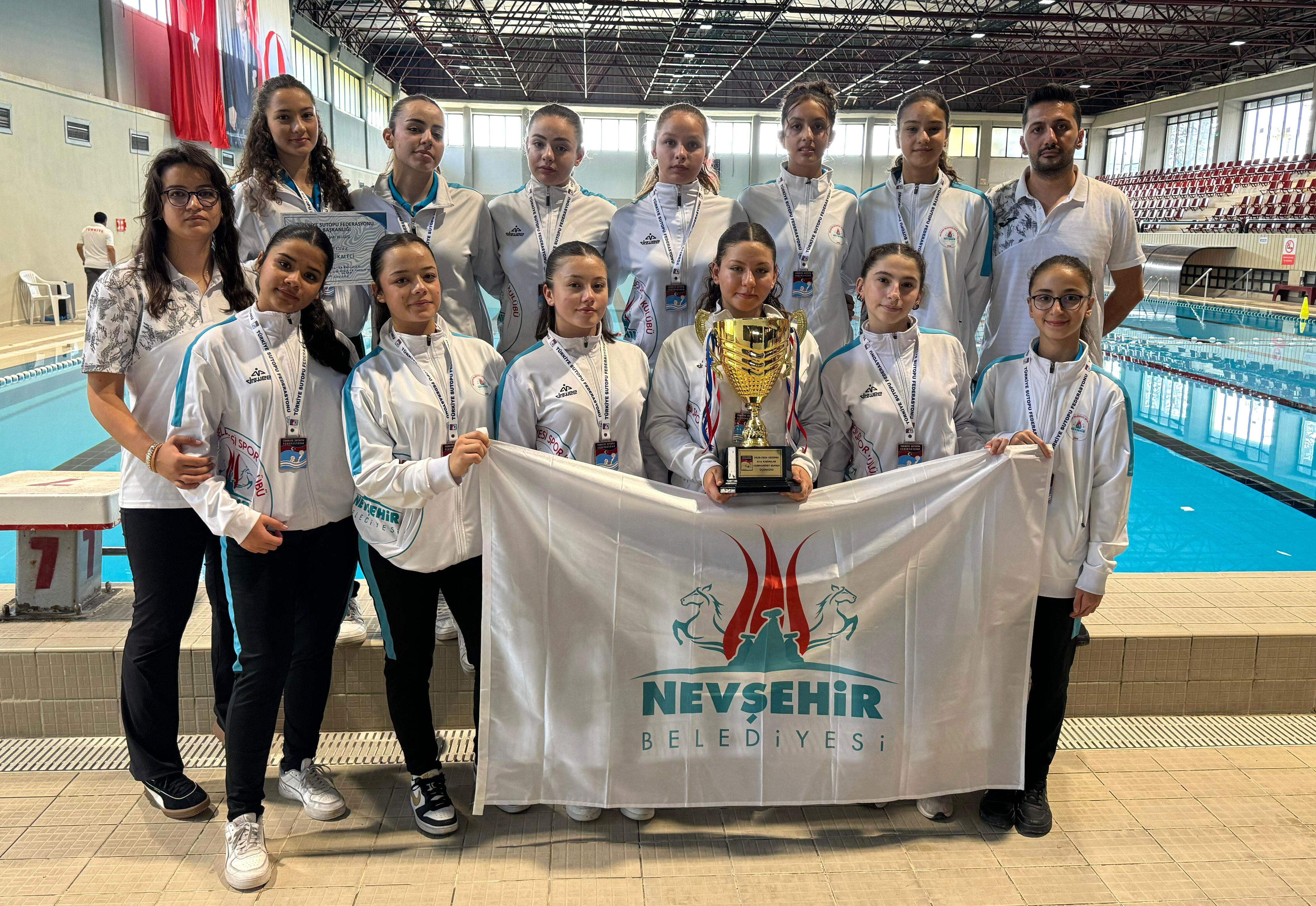 Nevşehir Belediyesi Spor Kulübü 16 Yaş Altı Kadın Su Topu Takımı katıldığı turnuvada derece elde etti