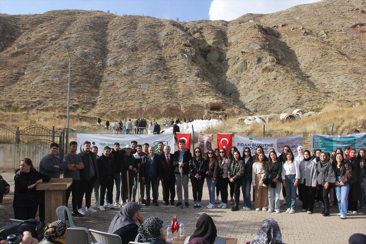 Sivas'ta 29 bin fidan toprakla buluşturuldu