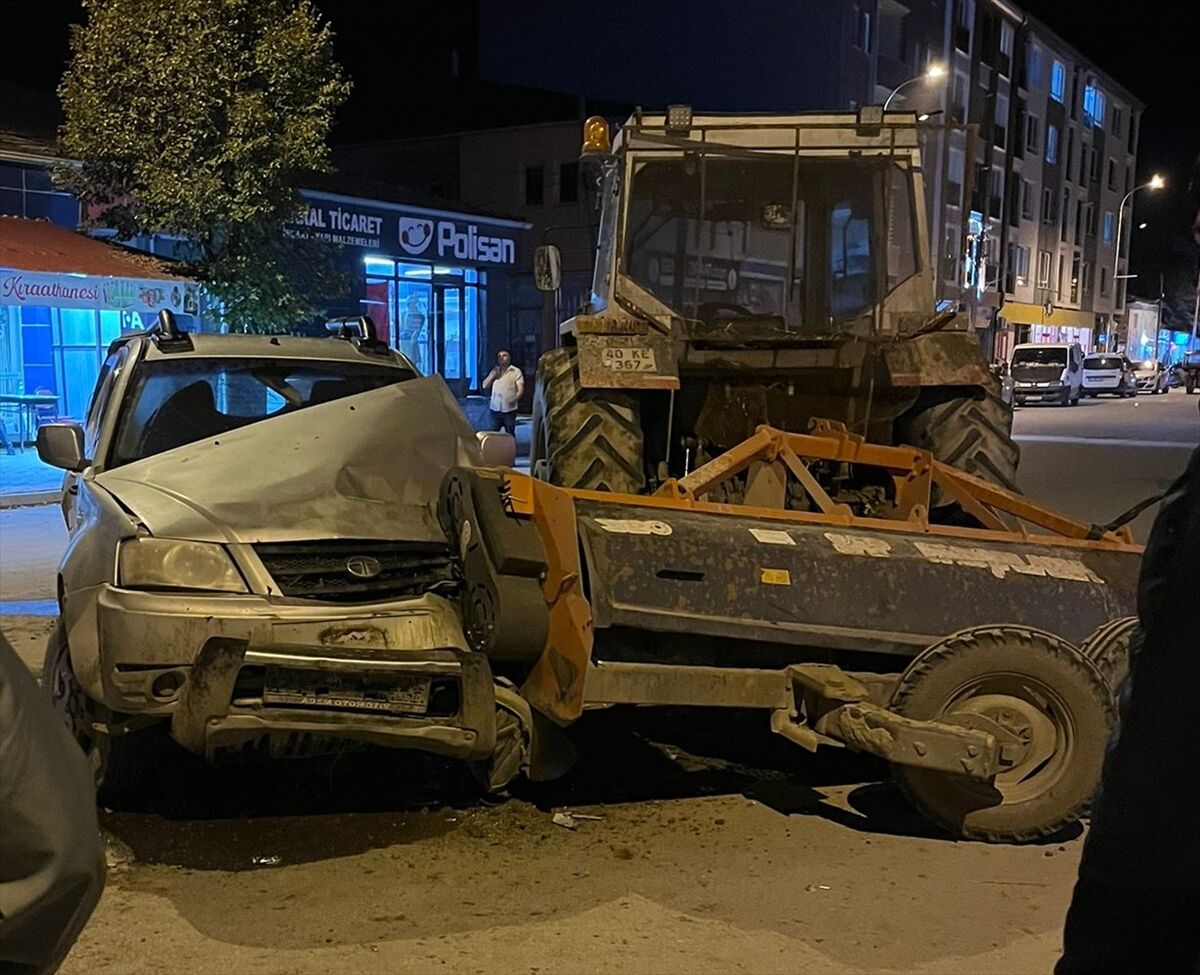 Mahmudiye'de trafik kazasında 2 kişi yaralandı