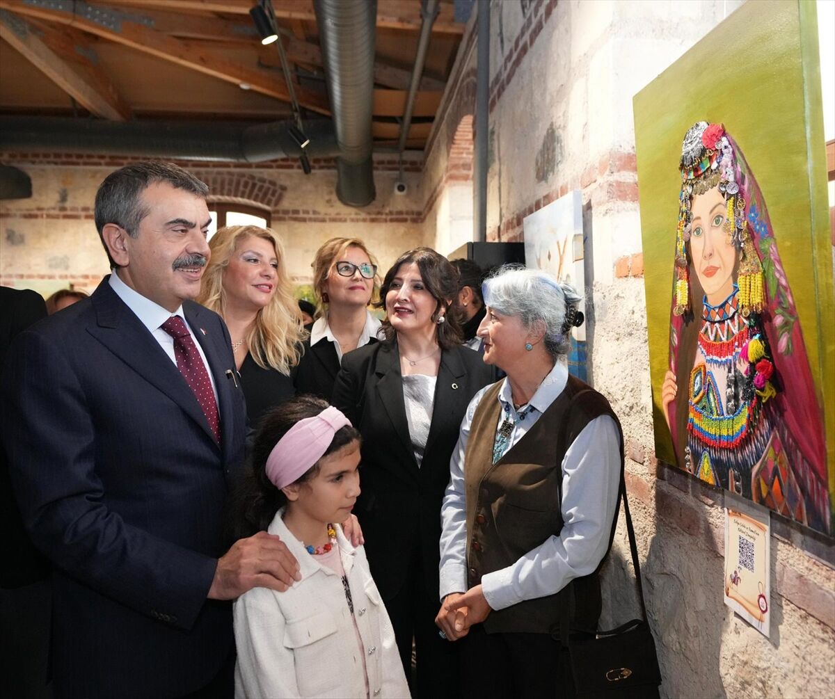 Bakan Tekin, 'Evliya Çelebi'nin İzinde' sergisi ile '3. Rami Bilim Şenliği'ni ziyaret etti: