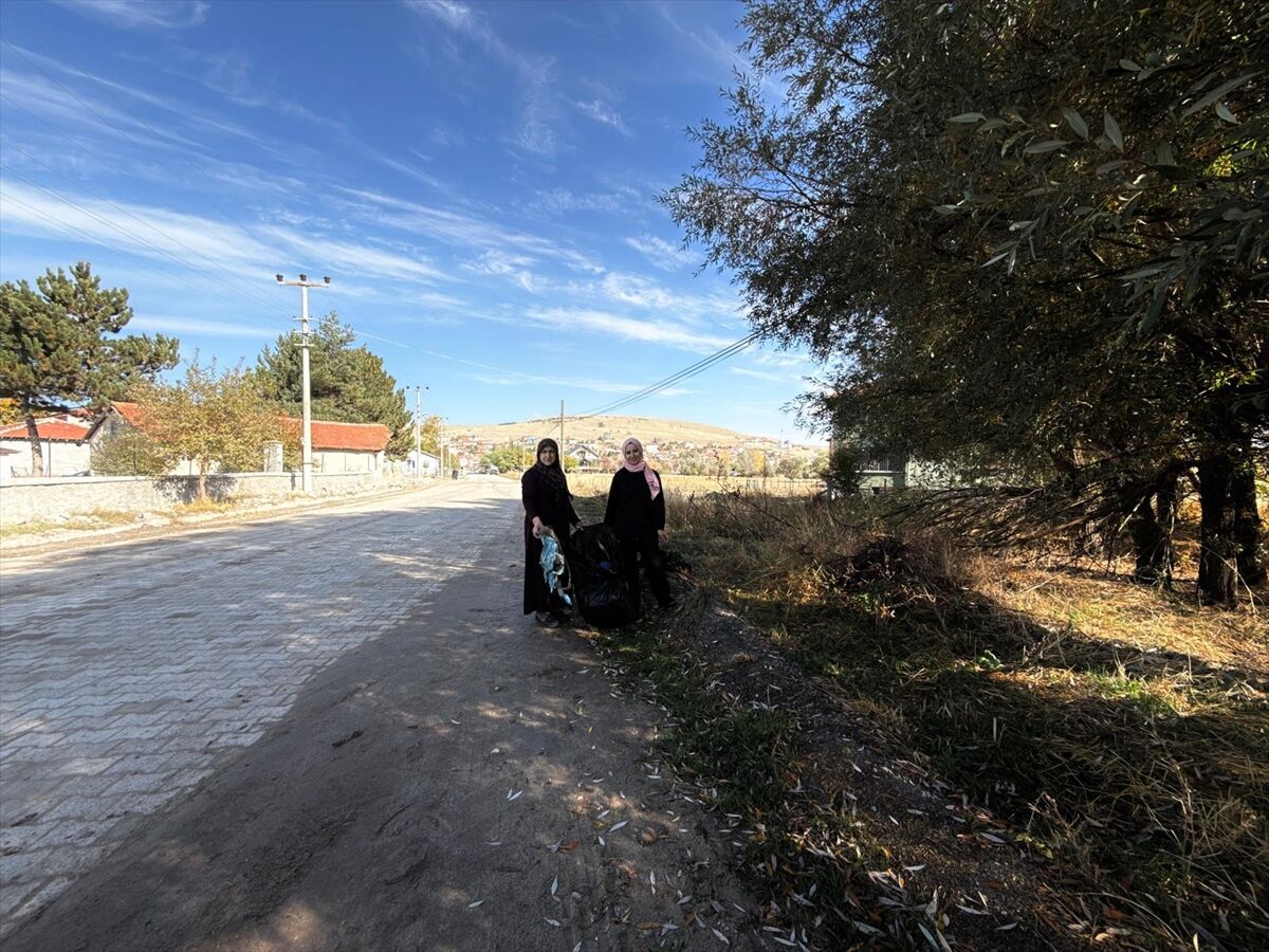 Kalfat beldesinde 'Evinin önünü süpür, beldeni temiz tut' kampanyası başlatıldı
