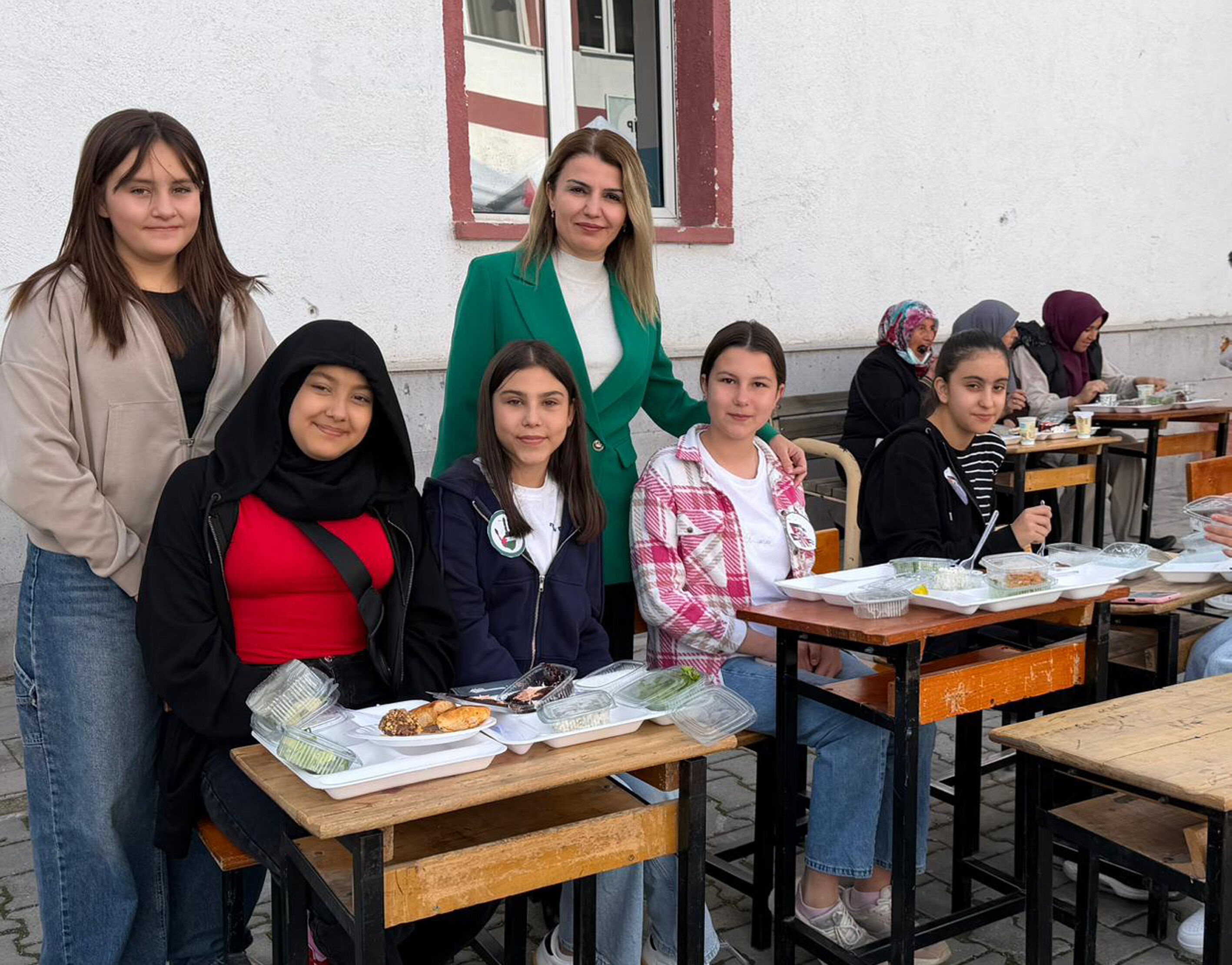 Güdül'de Gazze'ye destek kermesi organize edildi