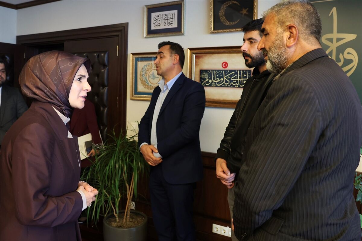 Aile ve Sosyal Hizmetler Bakanı Göktaş, Rojin Kabaiş'in ailesini kabul etti