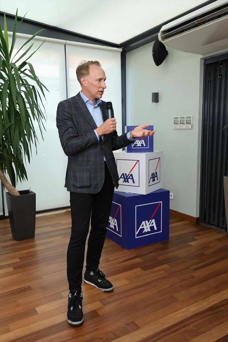 AXA Global CEO'su Buberl, AXA Türkiye çalışanlarıyla buluştu