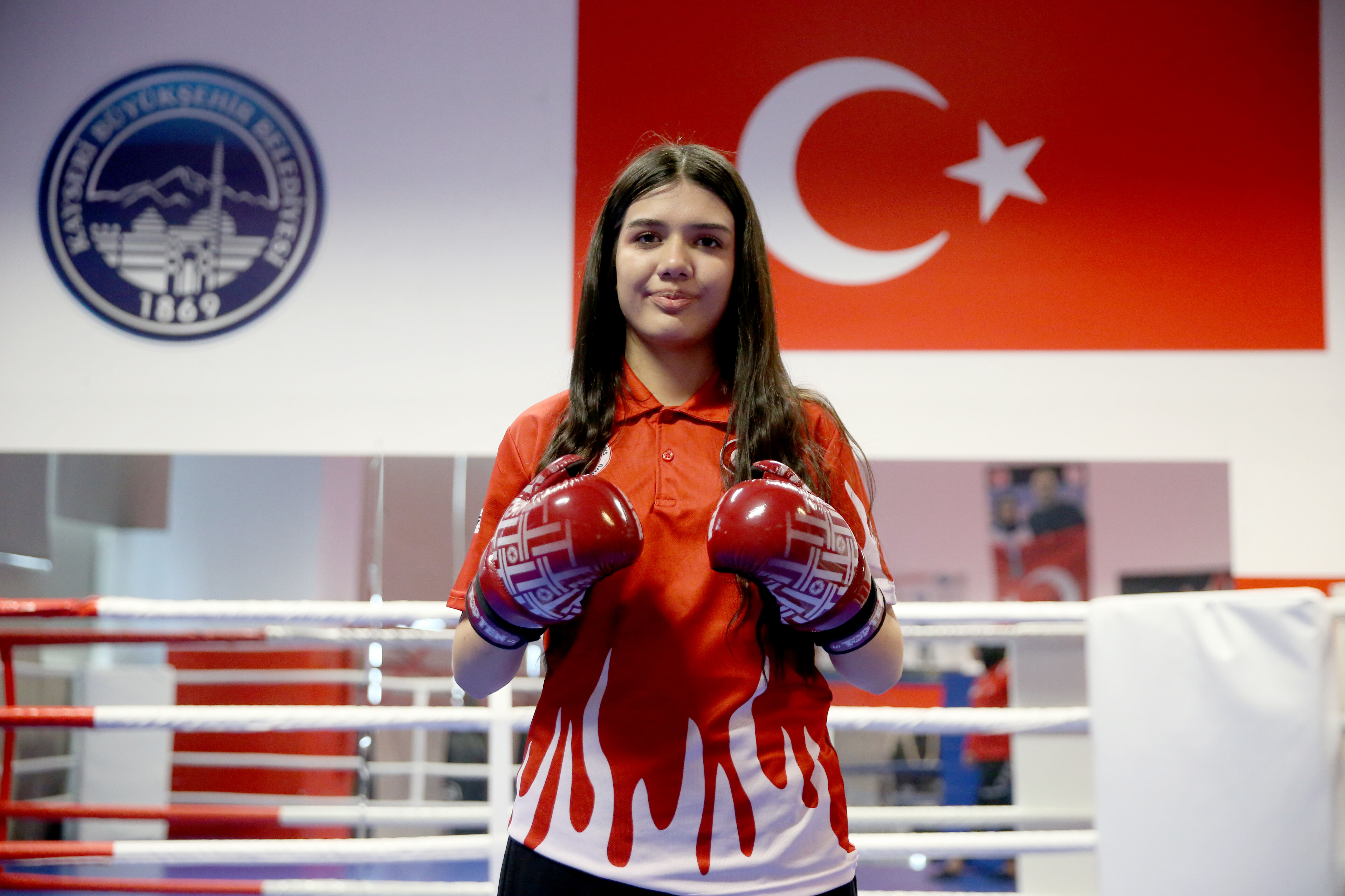 Dünya kupası şampiyonu kick boksçu Elif Ceren hedef büyüttü