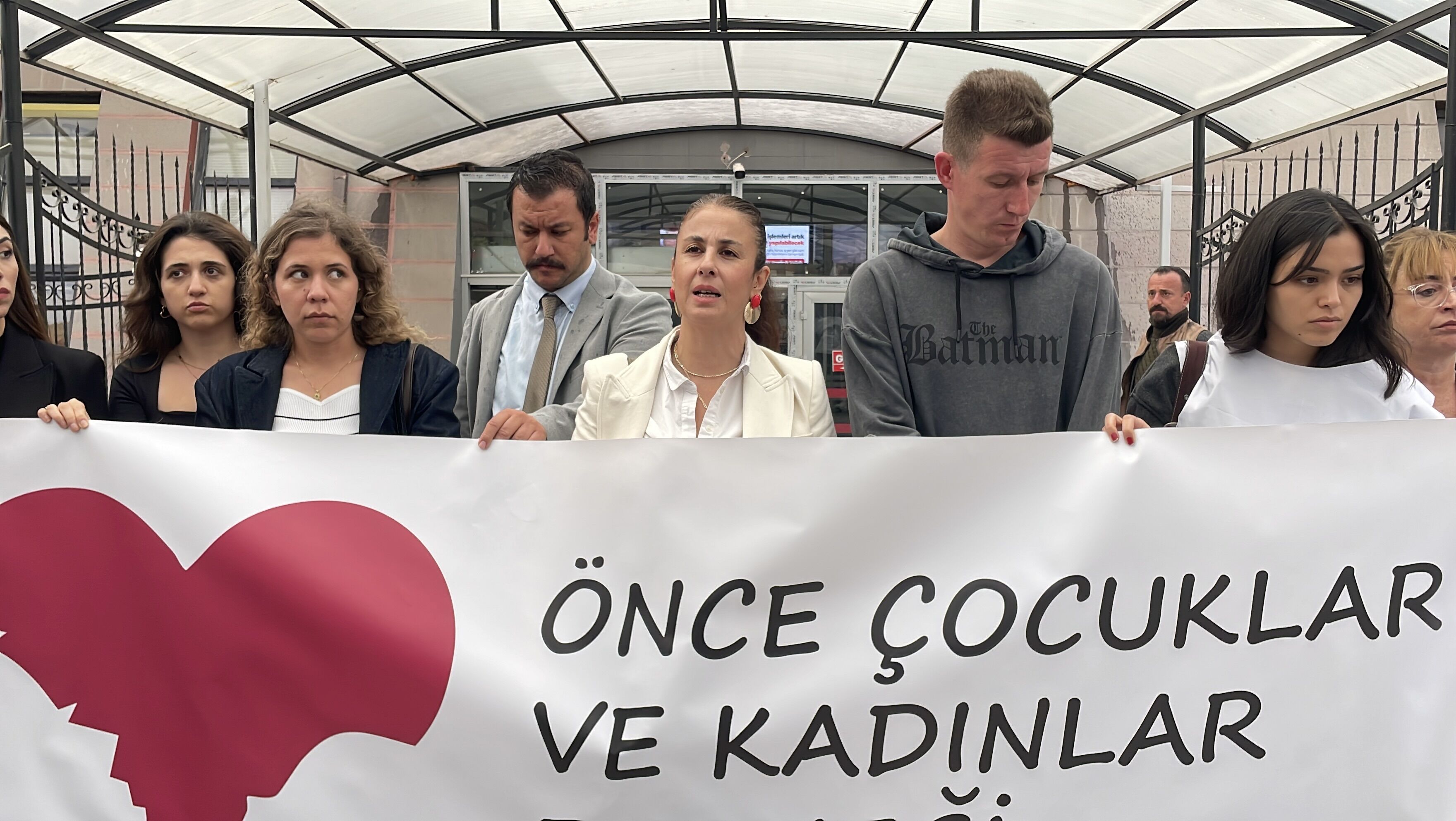 Eskişehir'de kızı ile torununu öldürdüğü öne sürülen sanık yargılanıyor