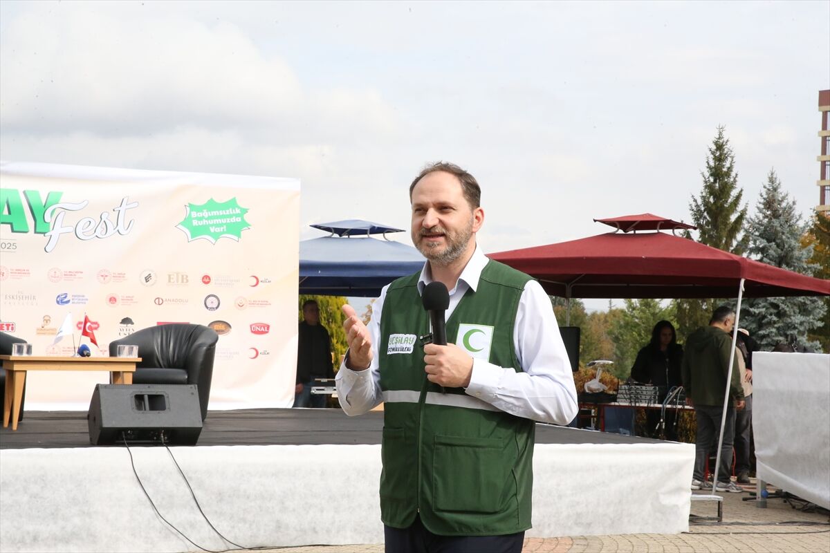 Yeşilay Genel Başkanı Dinç, Eskişehir'deki Yeşilay Fest'te gençlerle buluştu: