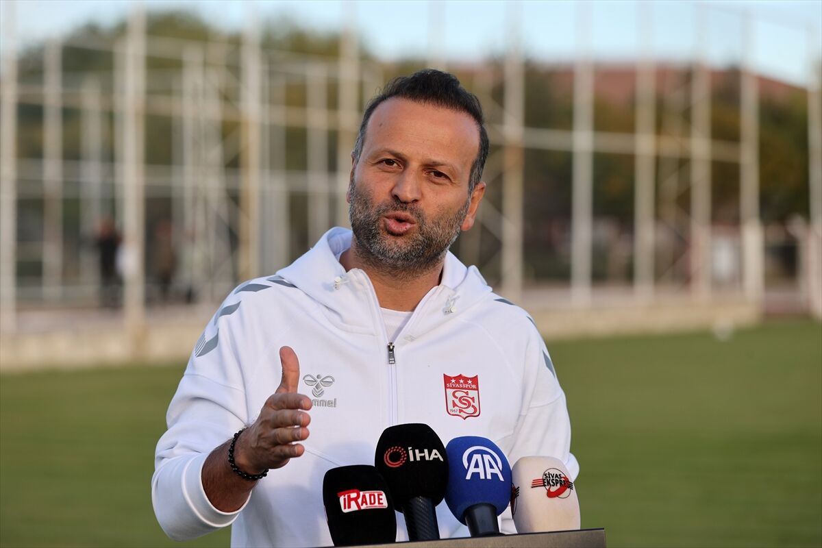Sivasspor Teknik Direktörü Korkmaz'dan 'istifa' açıklaması:
