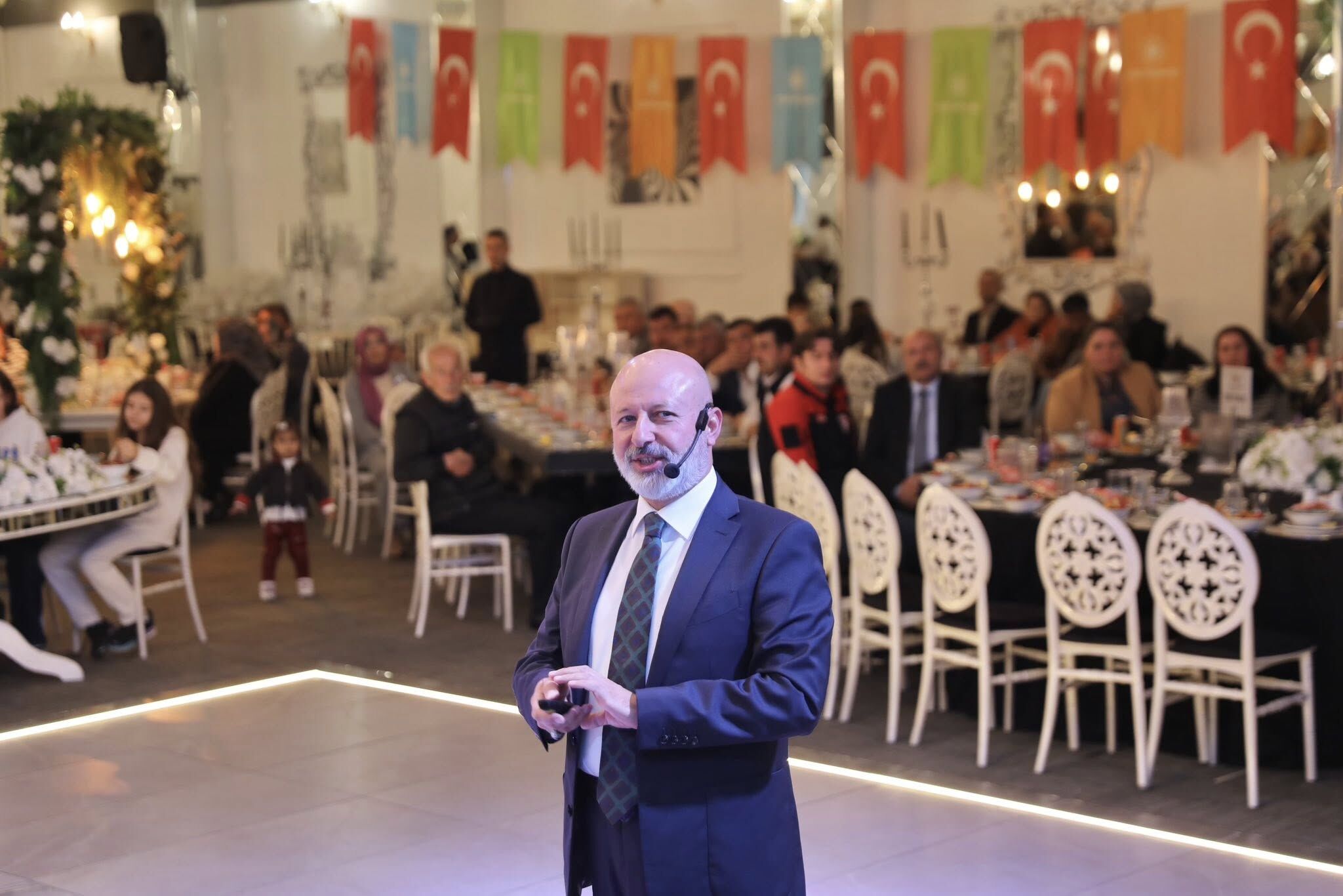 Başkan Çolakbayrakdar, ilçedeki muhtarlarla bir araya geldi