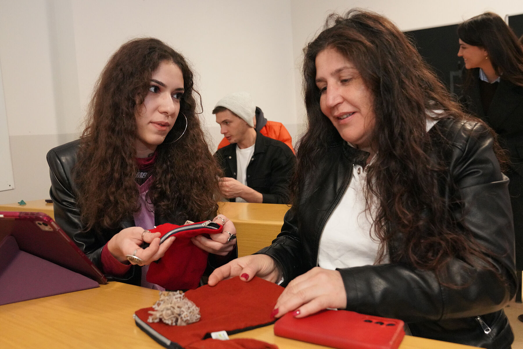 Moda tasarımı öğrencilerinden anlamlı destek