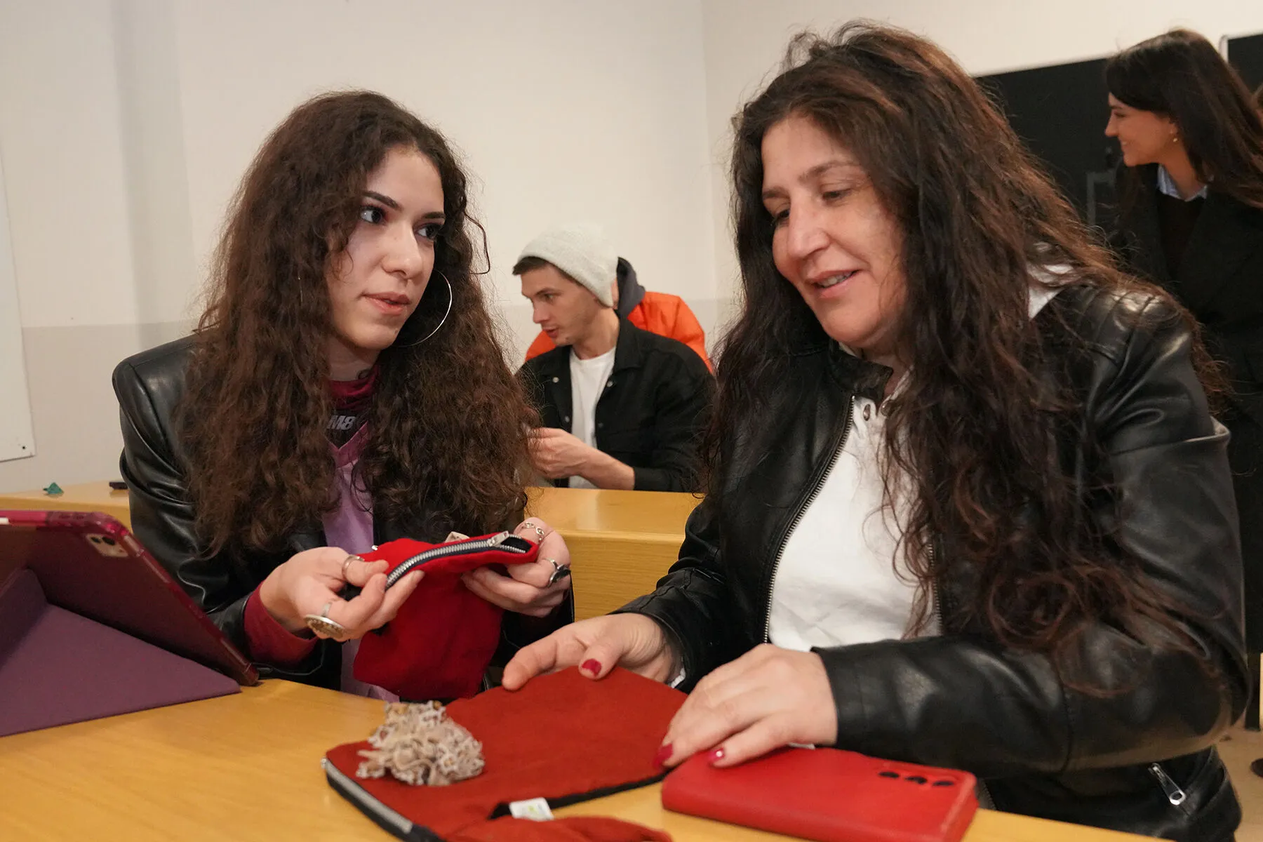 Moda tasarımı öğrencilerinden anlamlı destek