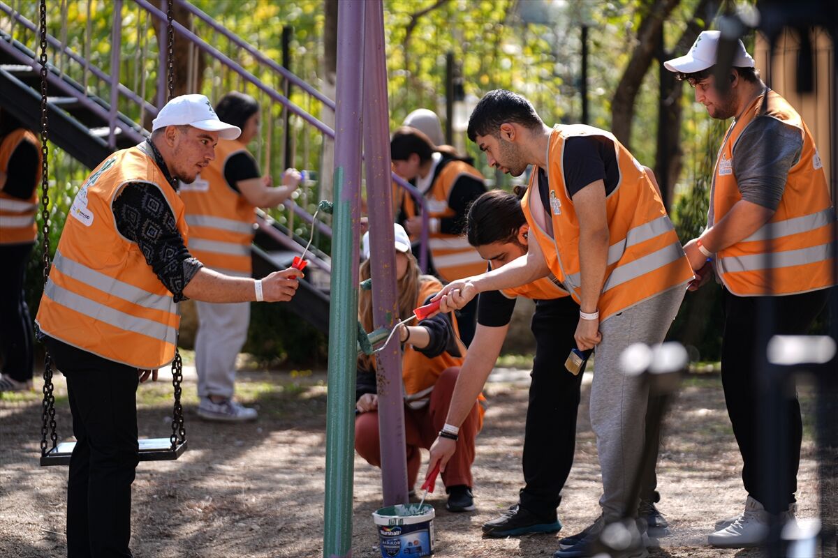 Enerjisa Enerji'nin SENTRUM Projesi, genç gönüllüleri Birgi'de bir araya getirdi