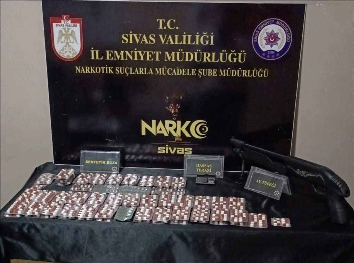 Sivas'ta uyuşturucu operasyonunda yakalanan 4 şüpheli tutuklandı