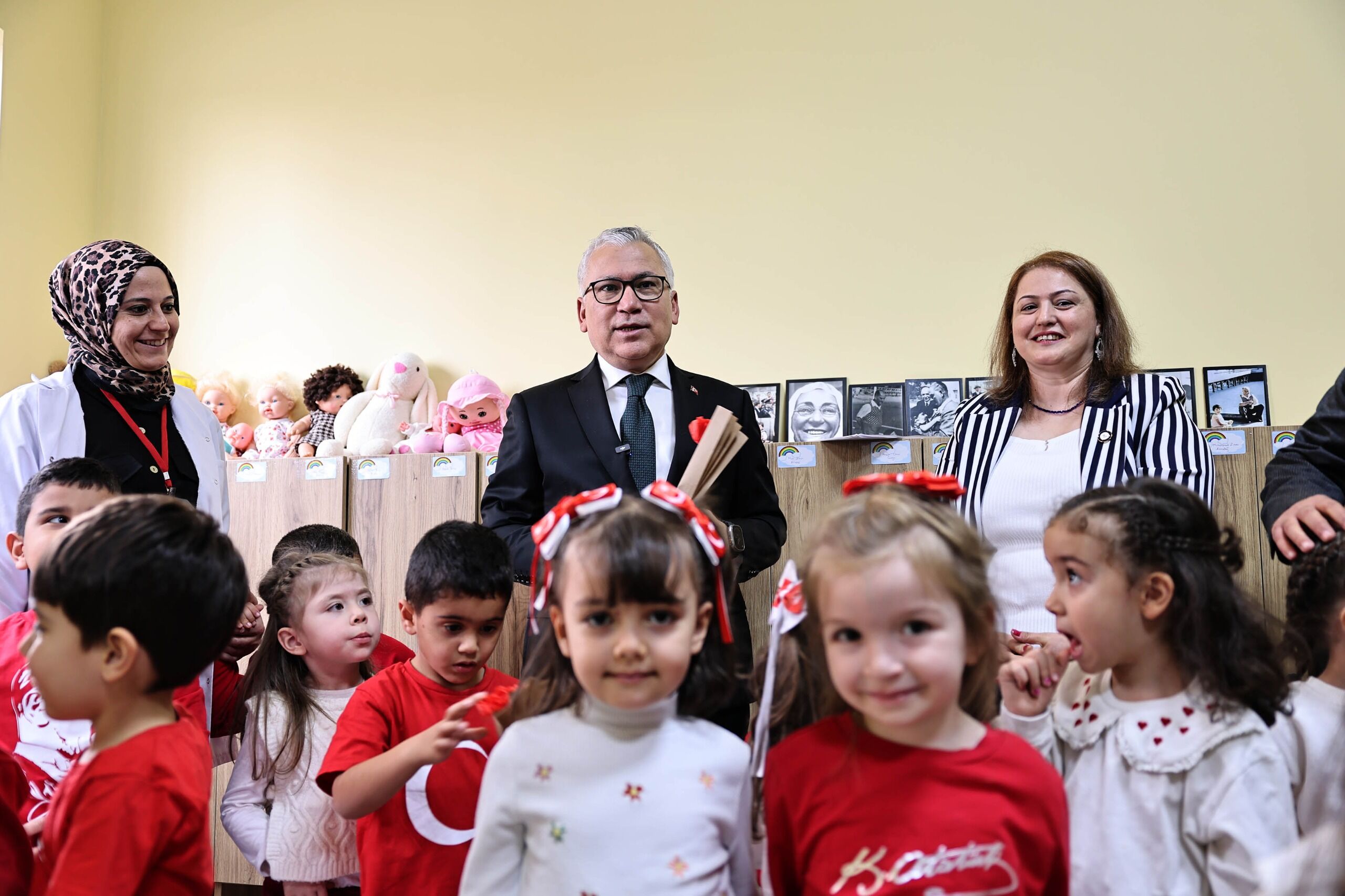 Sivas Valisi Şimşek, kreş ve gündüz bakımevini ziyaret etti