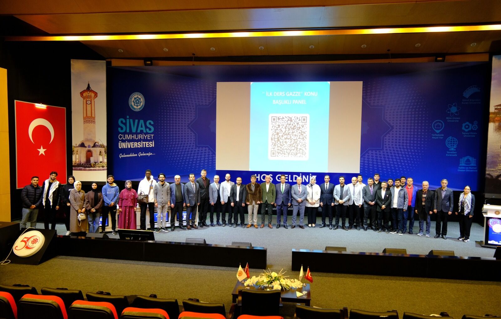 Sivas Cumhuriyet Üniversitesinde ilk ders 'Gazze' teması ile yapıldı