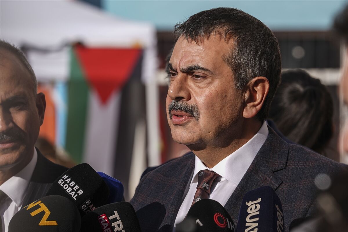 Bakan Tekin, geliri Gazze'ye bağışlanacak 'Bir Okul Bin Umut Gazze Kermesi'ne katıldı: