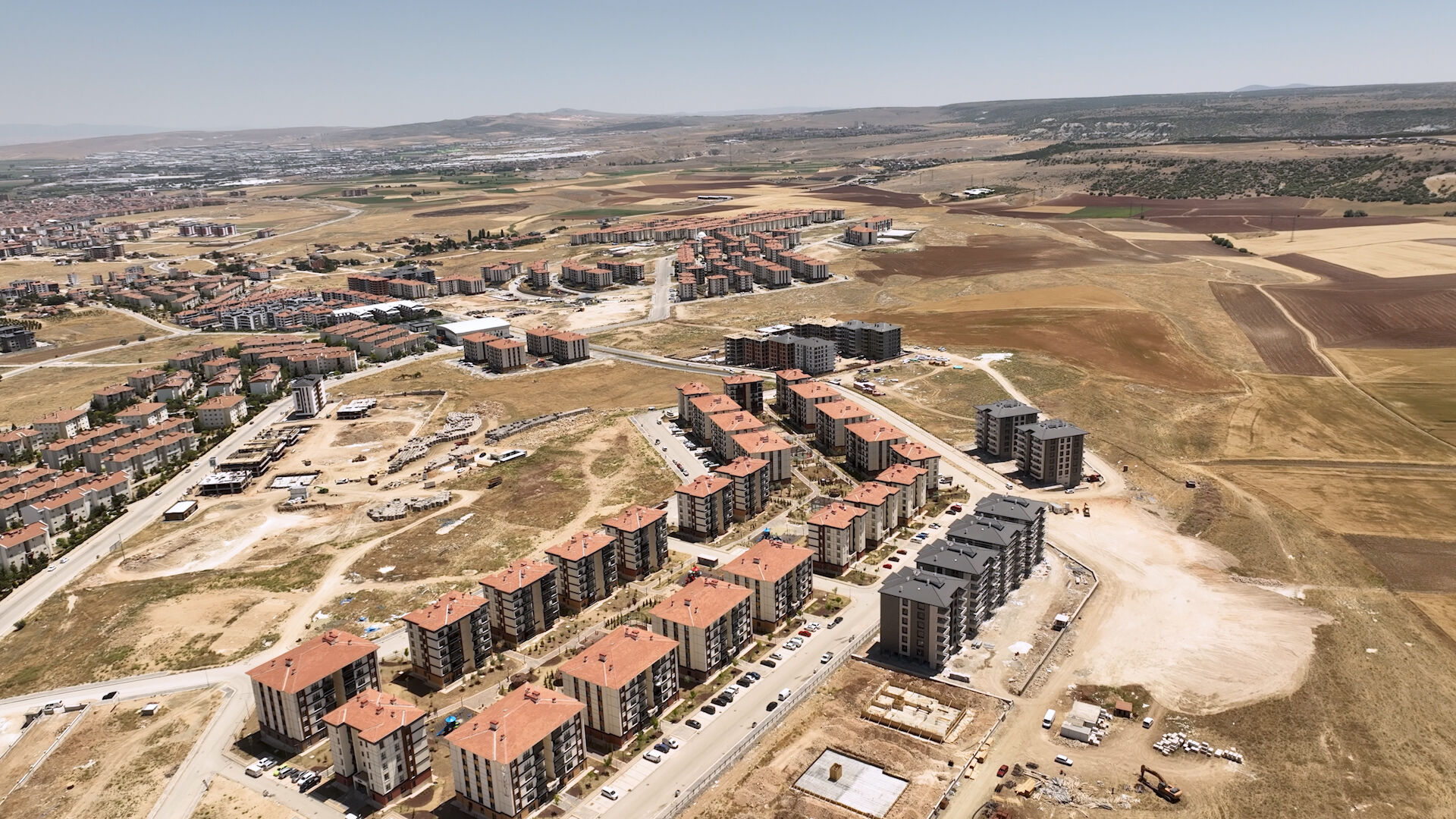 Bakan Kurum, İlk Evim Projesi'nde yapımı tamamlanan TOKİ konutlarının görüntülerini paylaştı:
