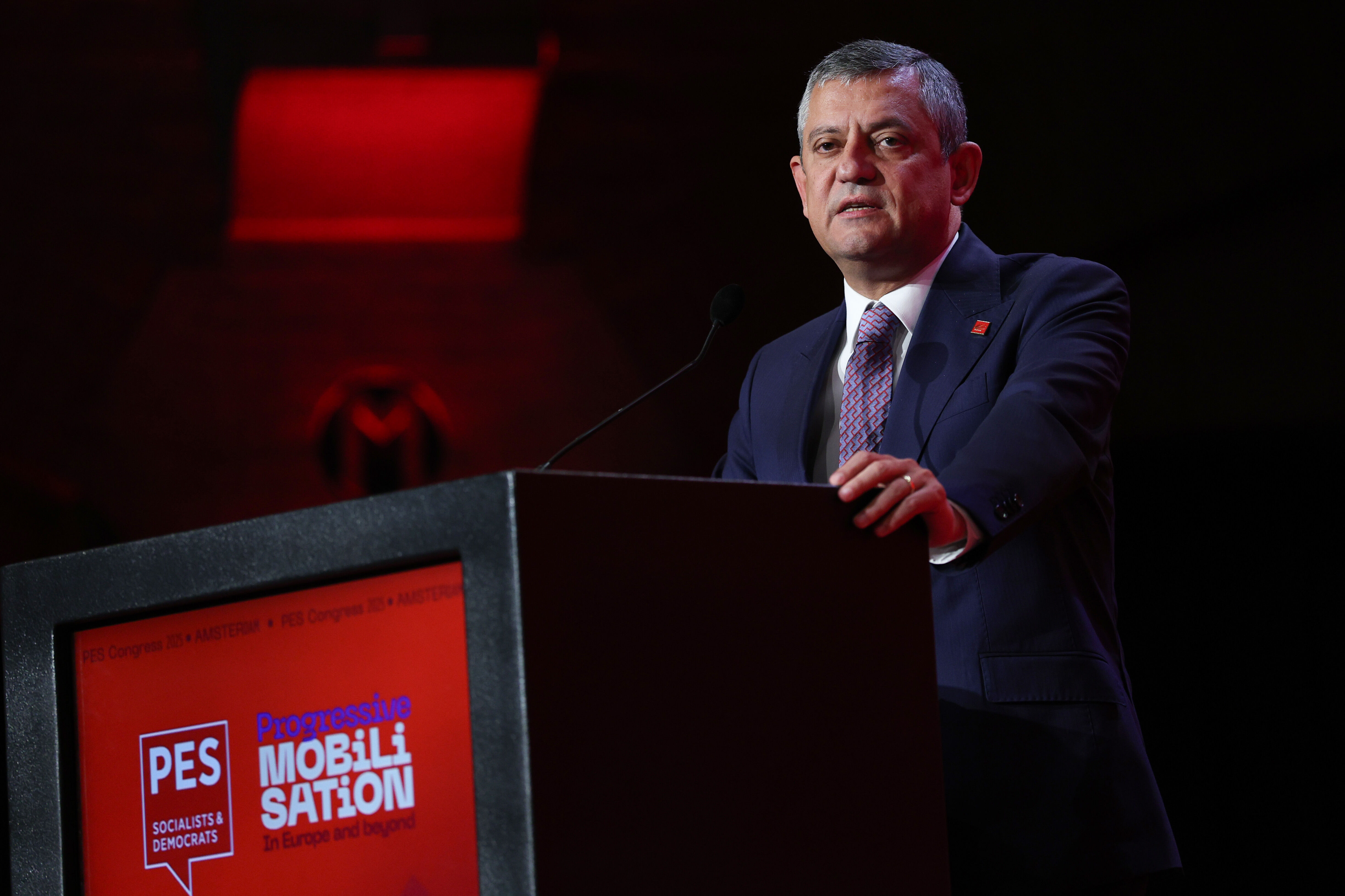 CHP Genel Başkanı Özel, Avrupa Sosyalist Partisi Kongresi'nde konuştu: