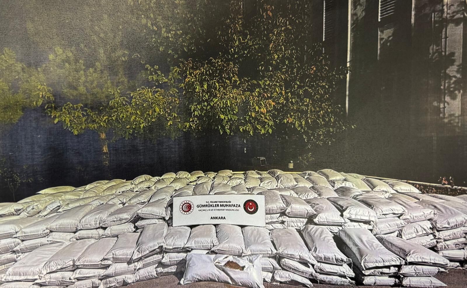 Ankara'da 12 ton 900 kilogram kaçak tütün ve 15 milyon 640 bin makaron ele geçirildi