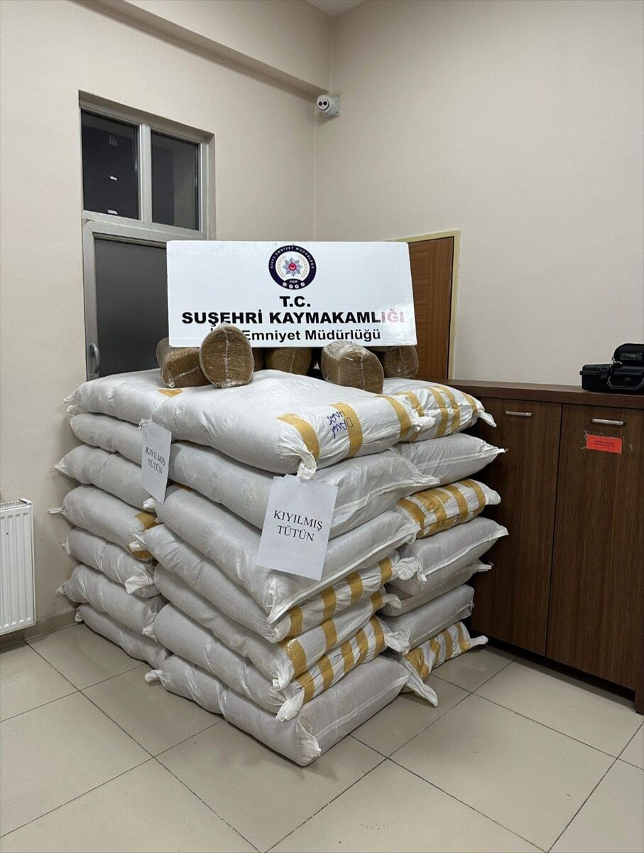 Sivas'ta 900 kilogram kaçak tütün ele geçirildi