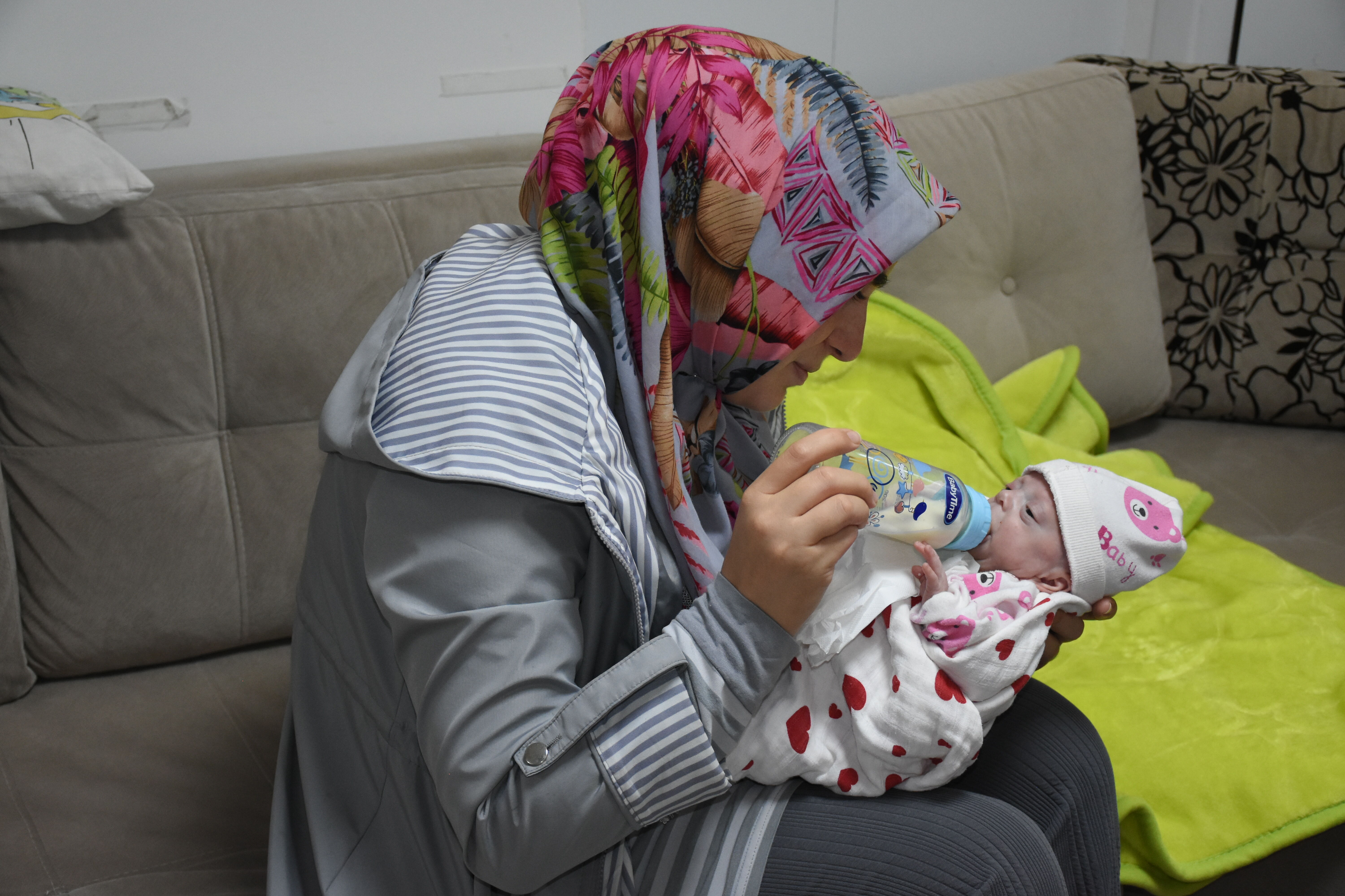 Dünyaya 25 haftalıkken gelen Hatice Asel bebek, 3,5 aylık tedavi sonrası ailesine kavuştu