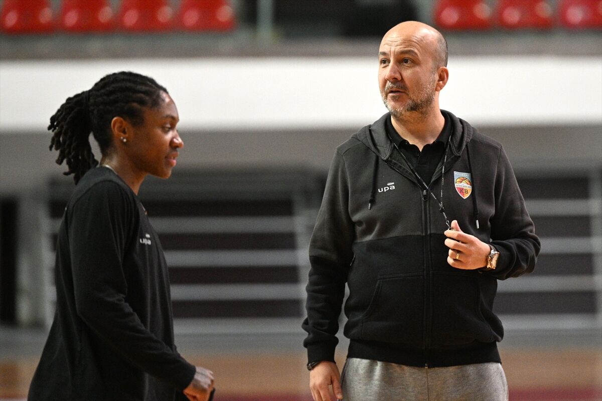 Kayseri Basketbol Başantrenörü Emre Özsarı, takımın sergilediği oyundan memnun