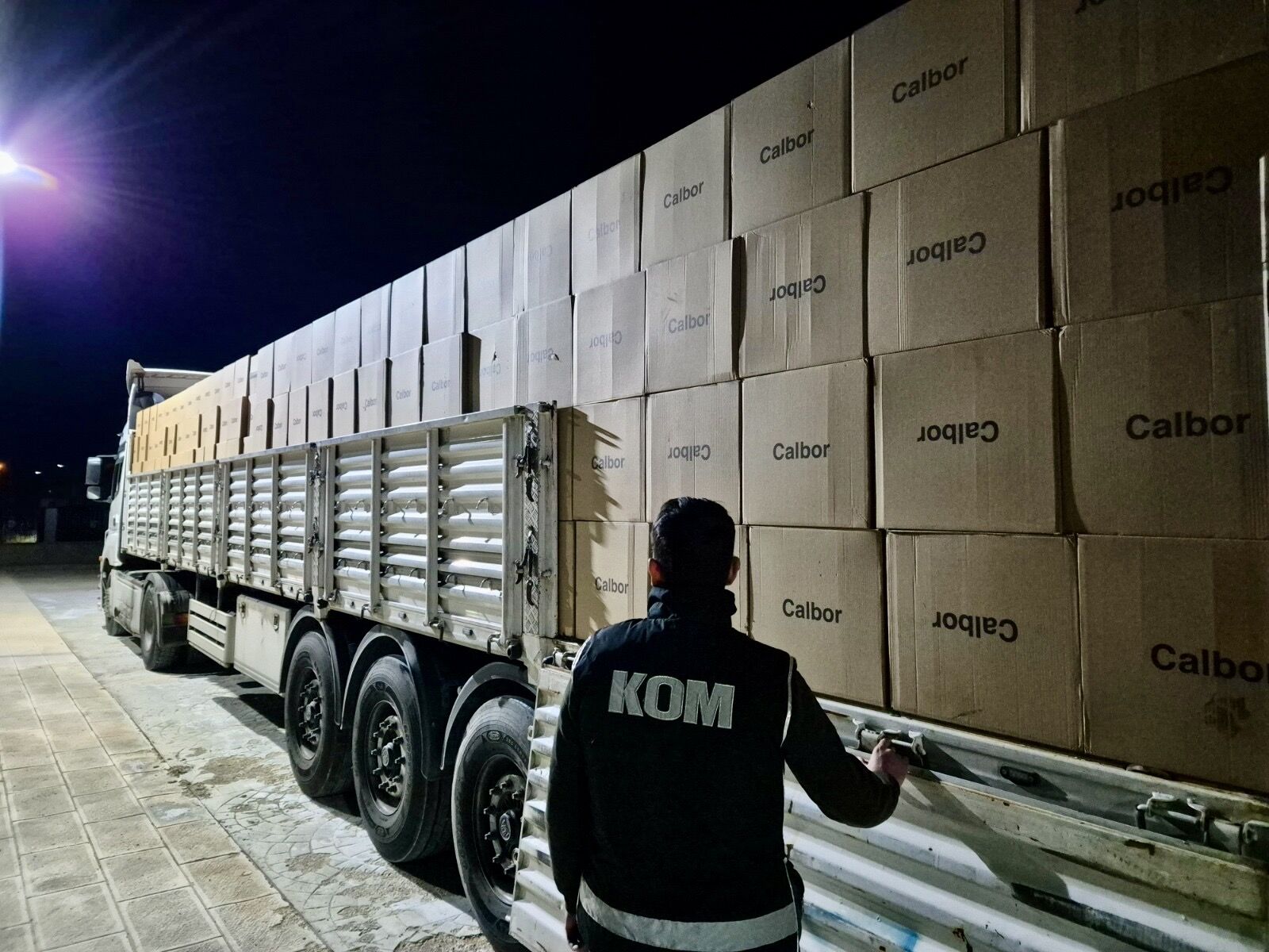 Kırşehir'de tırın dorsesinde 9 milyon 800 bin makaron ele geçirildi