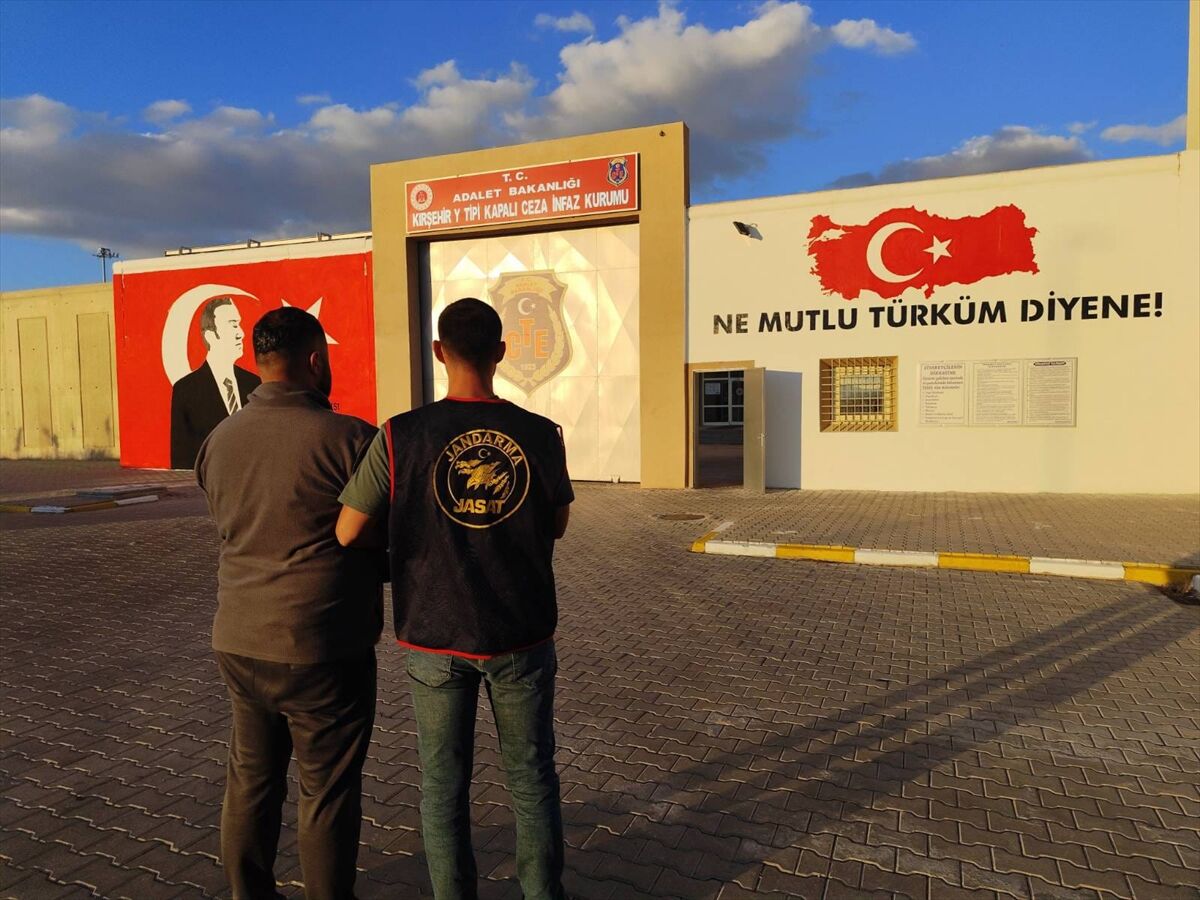 Kırşehir'de 4 yıl 2 ay kesinleşmiş hapis cezası bulunan hükümlü yakalandı