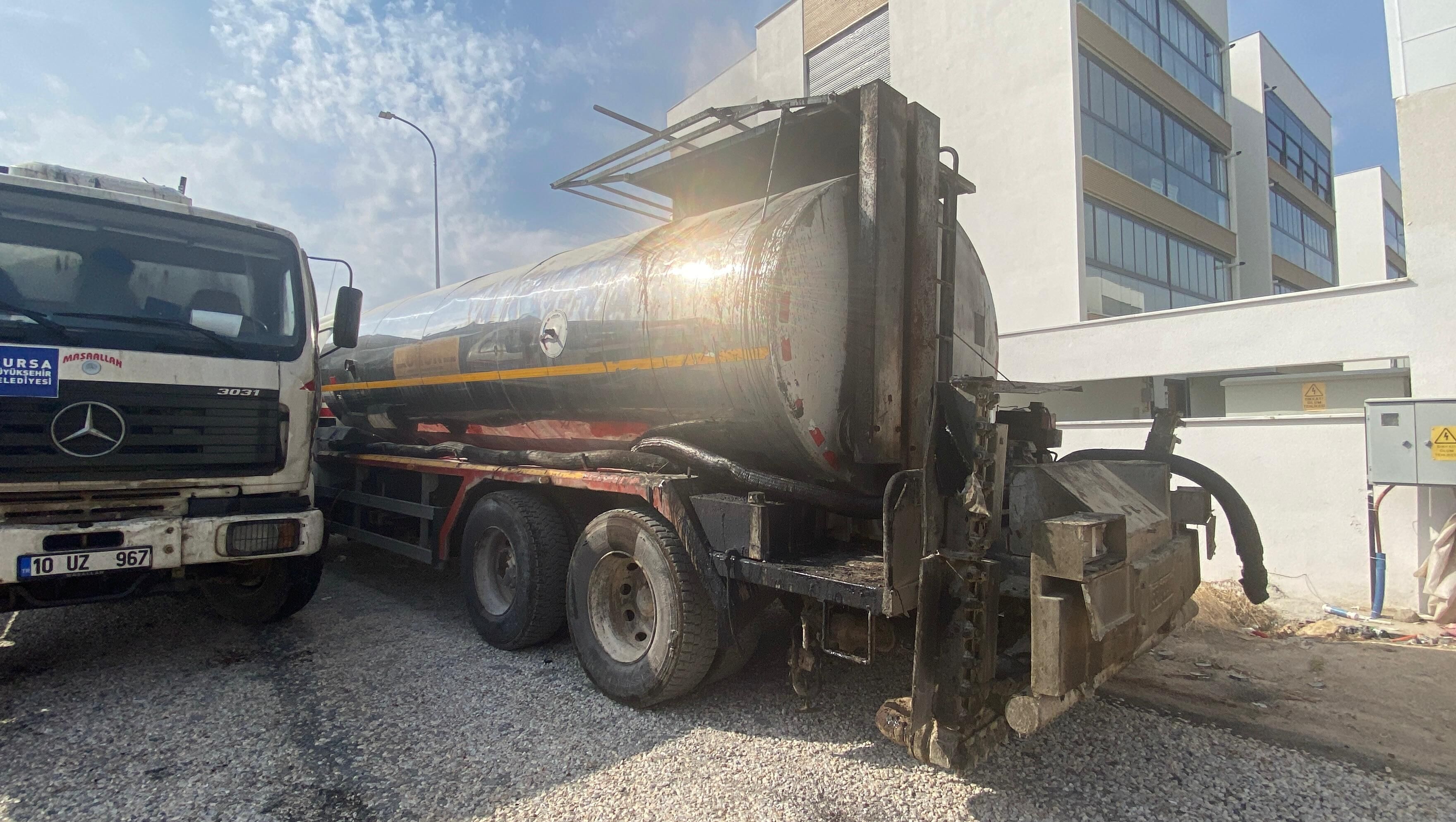 Eskişehir'de park halindeki tanker yandı
