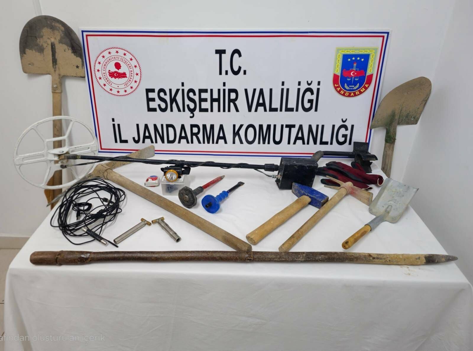 Eskişehir'de izinsiz kazı yaparken suçüstü yakalanan 3 şüpheli tutuklandı
