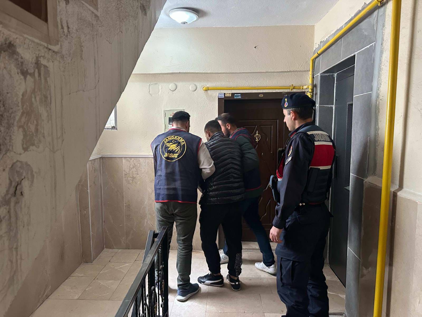 Yozgat'ta kesinleşmiş 13 yıl 11 ay 15 gün hapis cezası bulunan firari hükümlü yakalandı