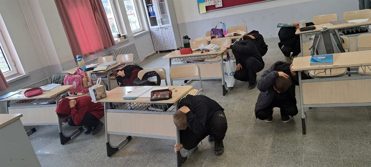 Çerkeş'te afetlere karşı okullarda tatbikat yapıldı
