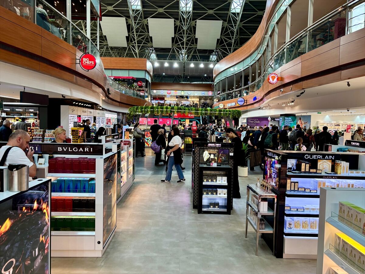 Sabiha Gökçen Havalimanı'nda 'duty free' alanı yenilendi