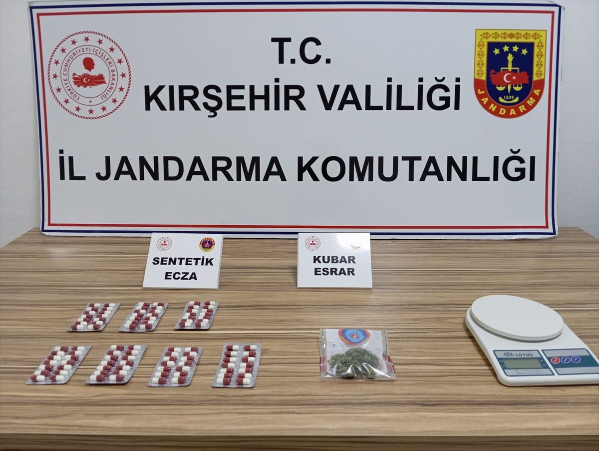 Kırşehir'de uyuşturucu operasyonunda yakalanan 4 zanlı tutuklandı