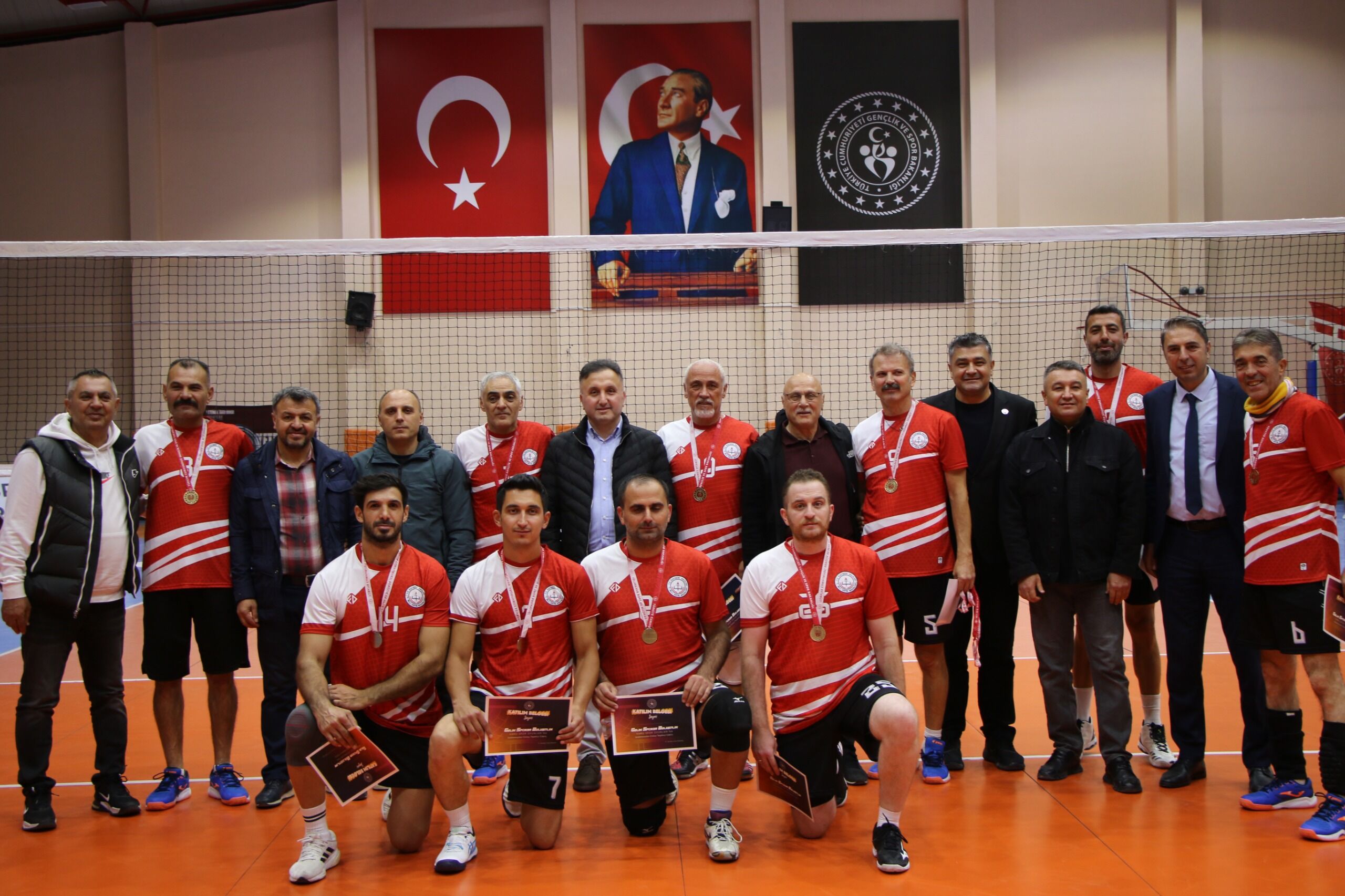 Kayseri Milli Eğitim Erva Erkek Voleybol Takımı şampiyon oldu