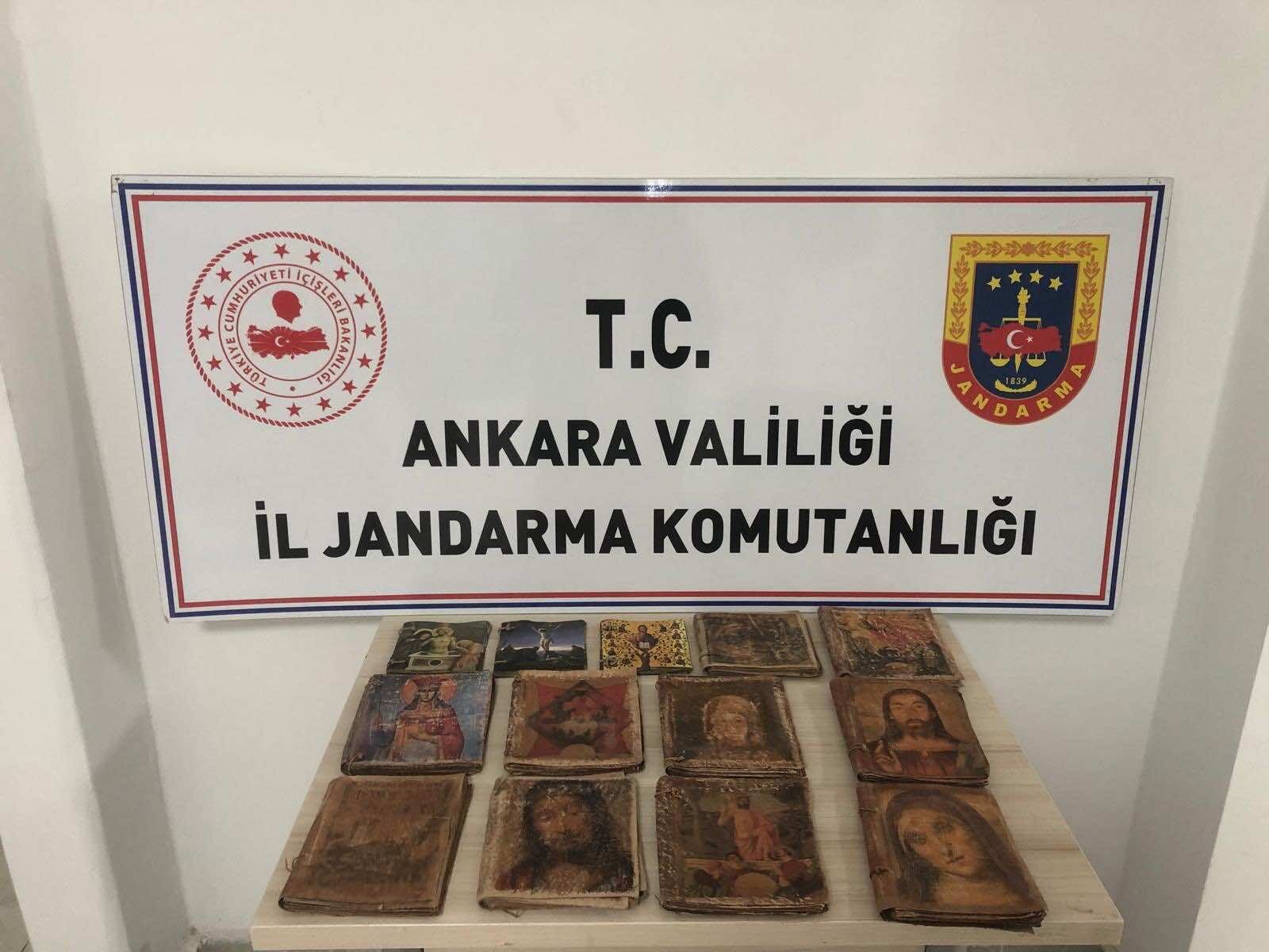 Ankara'da tarihi eser niteliğinde 13 el yazması kitap ele geçirildi