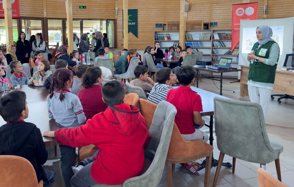 Nevşehir'de Yeşilay'dan köy okullarındaki çocuklara yönelik etkinlik