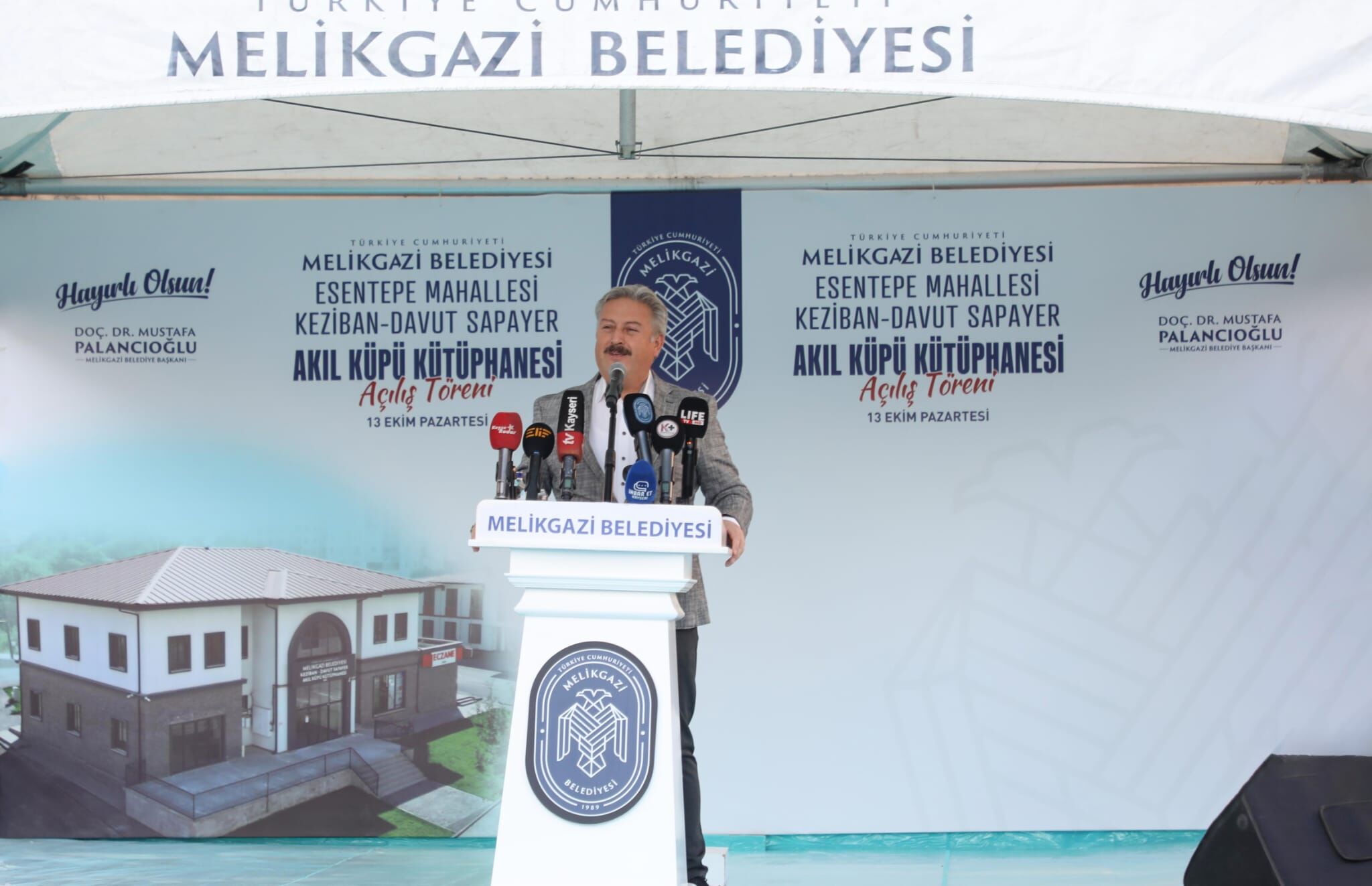 Melikgazi Belediyesi ve hayırsever işbirliğiyle yapılan akıl küpü kütüphanesi açıldı