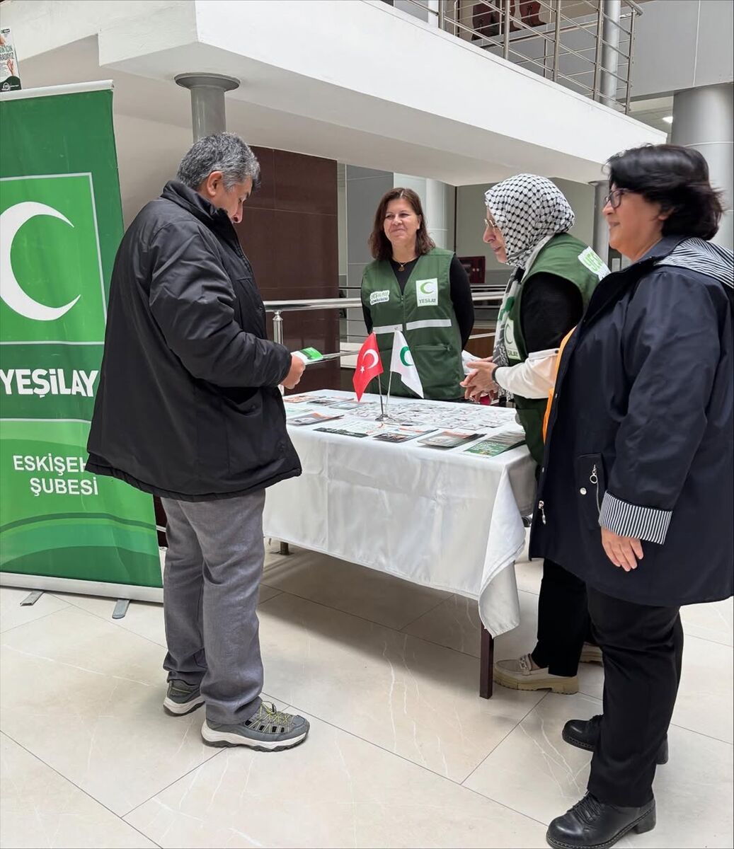 Yeşilay Eskişehir Adalet Sarayı'nda farkındalık için stant açtı