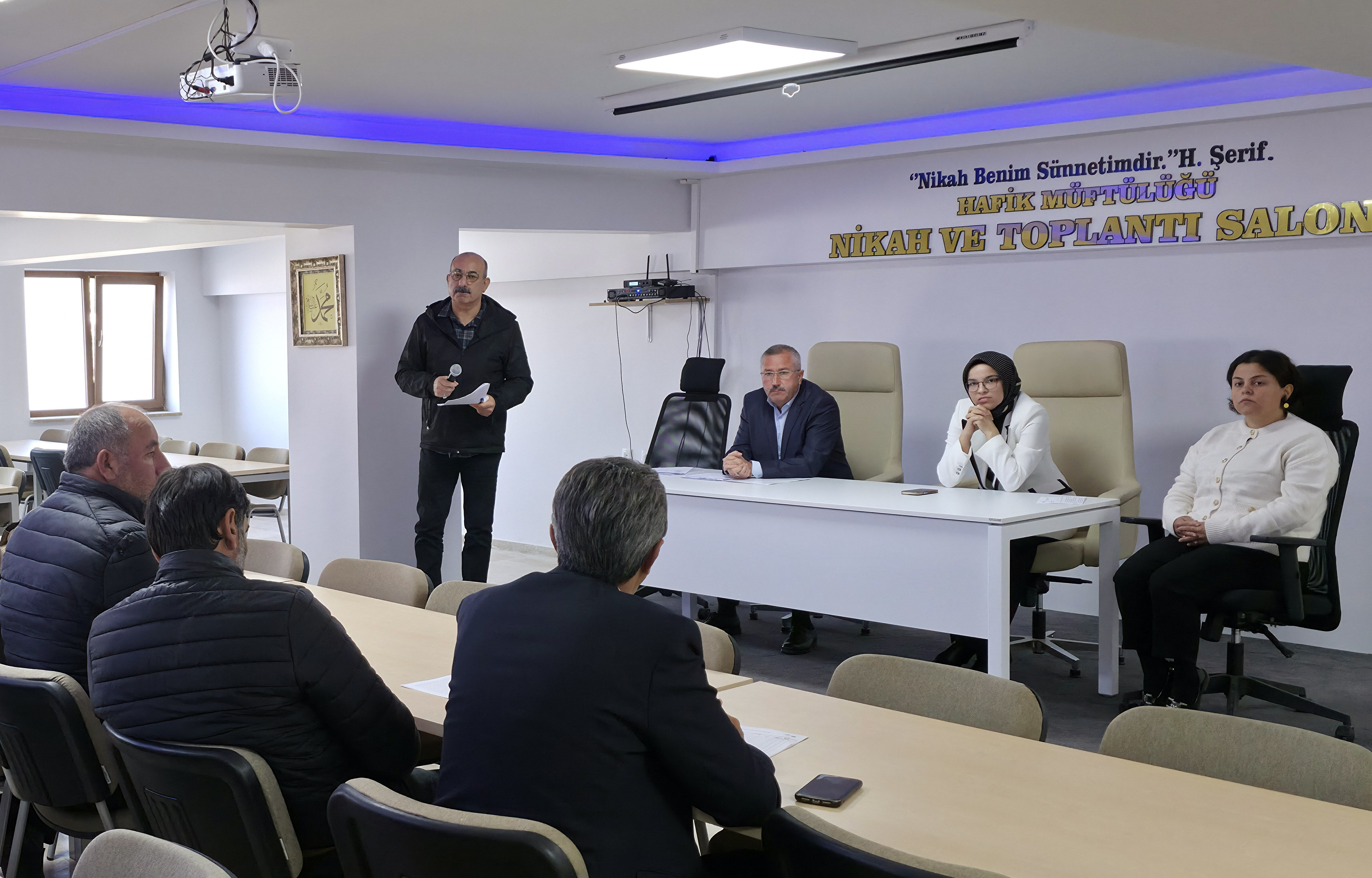 Hafik'te muhtarlar genel tarım sayımı ve üretim kayıt sistemi hakkında bilgilendirildi