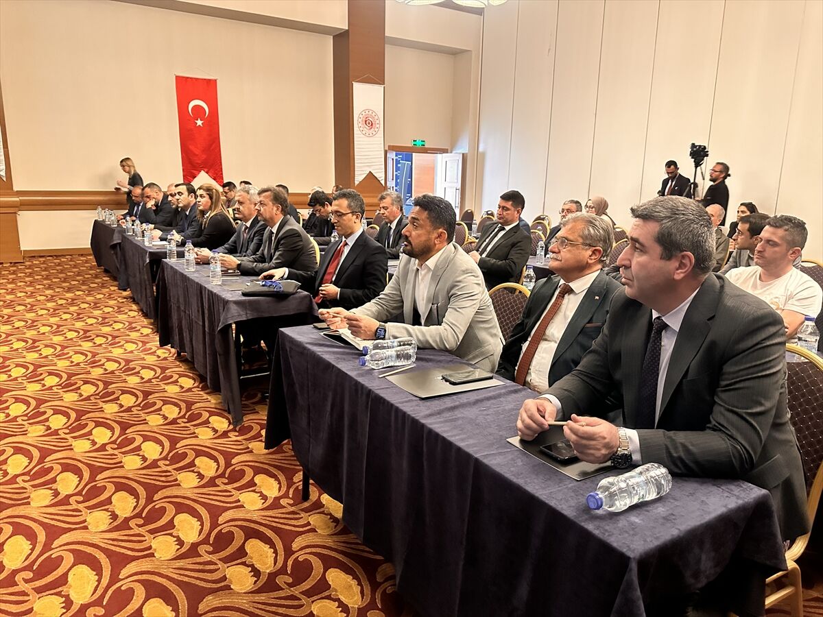 Konya'da 'Dönüşen Çalışma Hayatında İşçi-İşveren Buluşmaları' düzenlendi