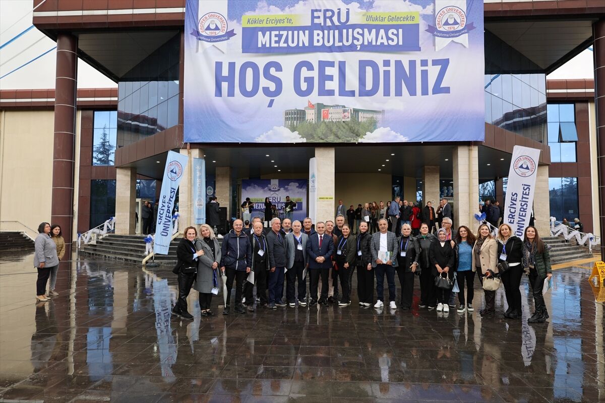 Kayseri'de ERÜ mezunları bir araya geldi