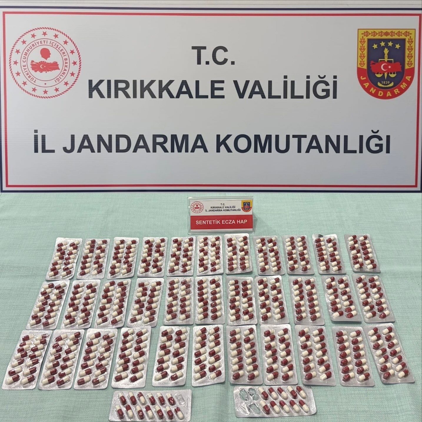 Kırıkkale'de üzerlerinde sentetik hap ele geçirilen 3 zanlı yakalandı
