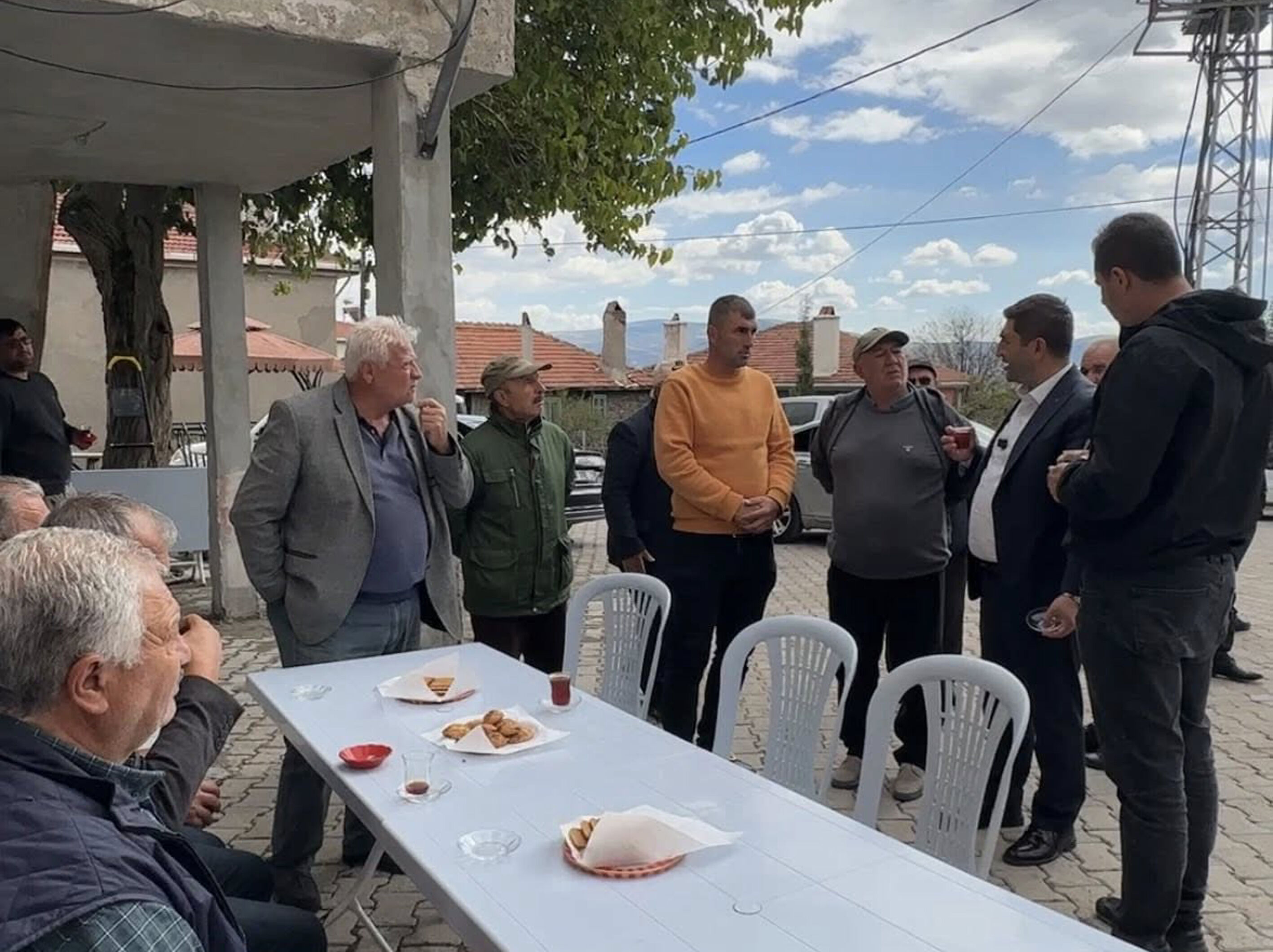 Güdül Belediye Başkanı Mehmet Doğanay, mahalle sakinleriyle buluştu