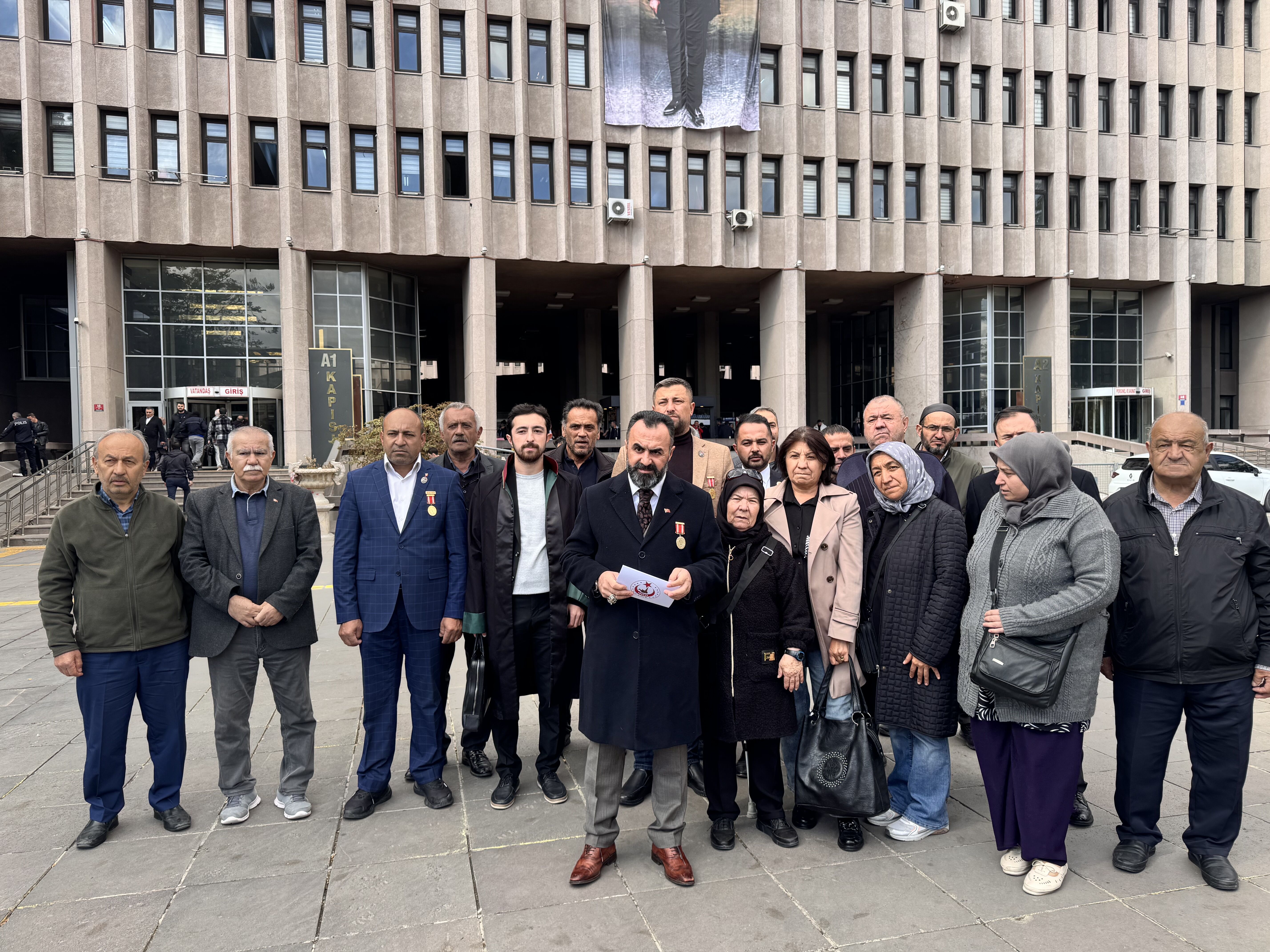 TBMM'de terör örgütü elebaşı Öcalan lehine slogan atılmasına ilişkin suç duyurusu