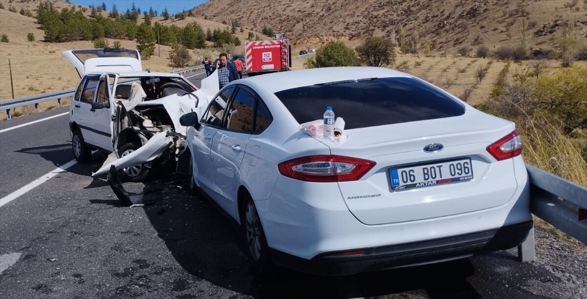 Nevşehir'de iki otomobilin çarpıştığı kazada 4 kişi yaralandı