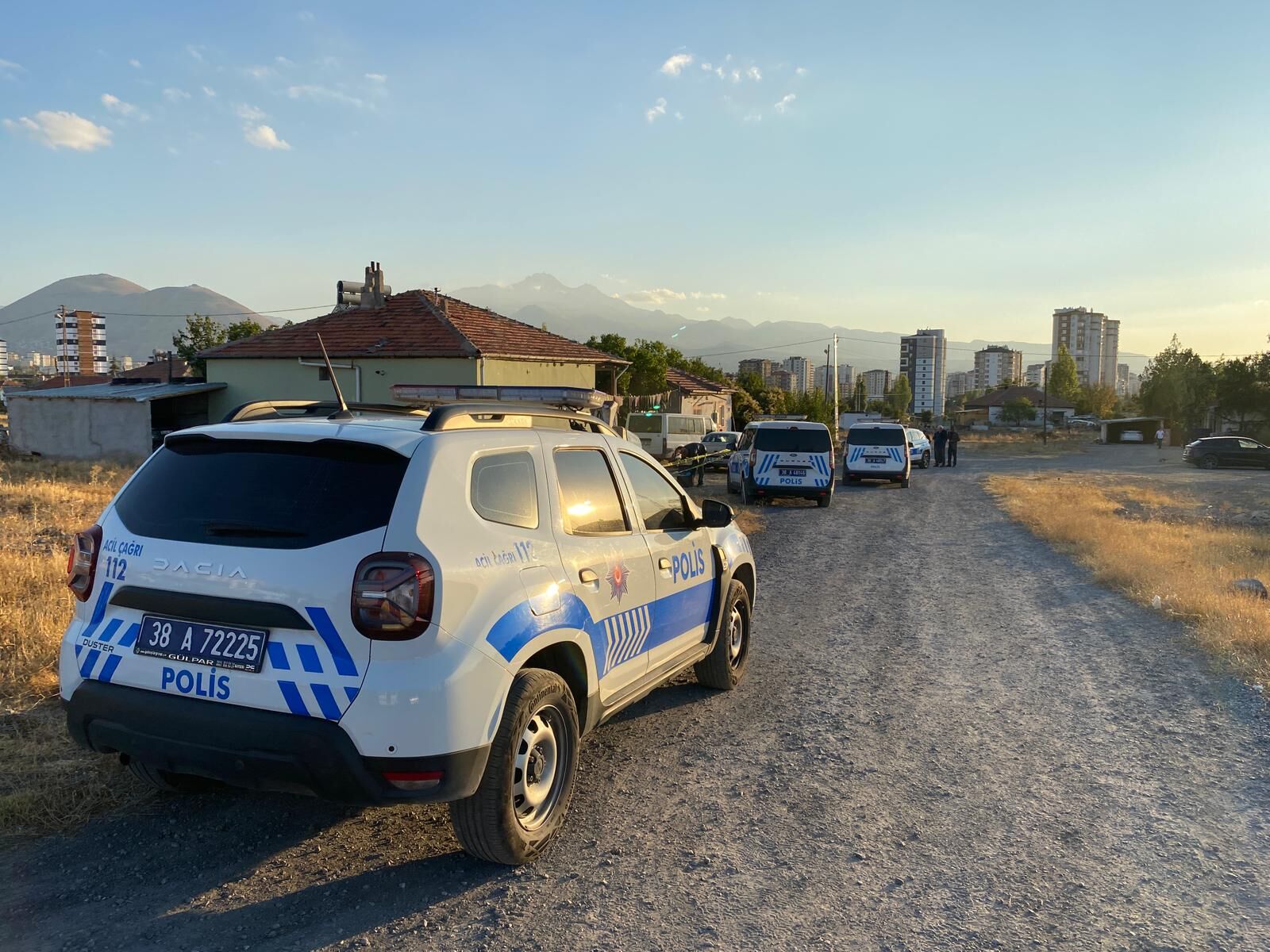 Kayseri'de silahlı saldırıya uğrayan baba ve oğlu yaralandı