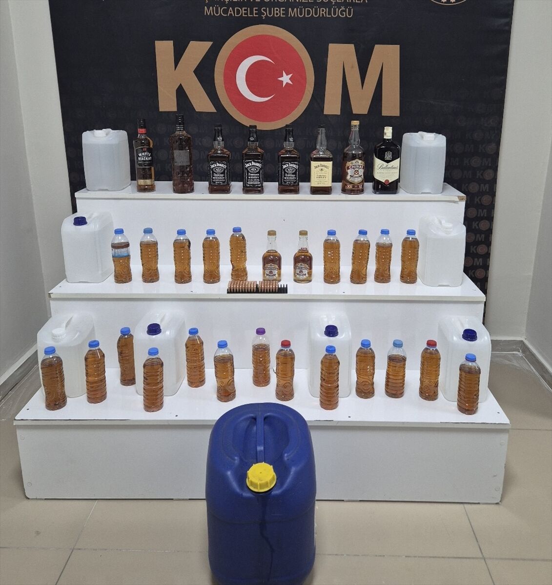 Kırşehir'de 40 litre etil alkol ve 21 litre sahte içki ele geçirildi