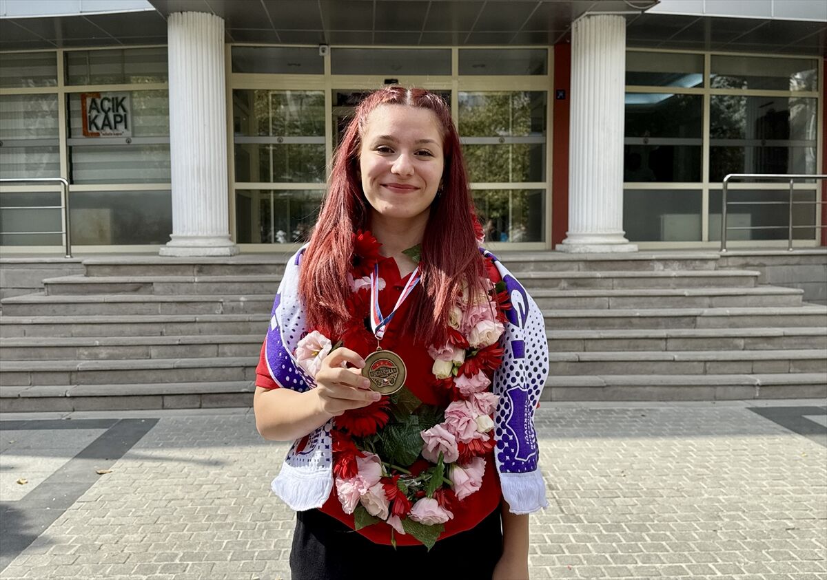 Avrupa şampiyonu milli boksör Yılmaz, Kırşehir'de coşkuyla karşılandı