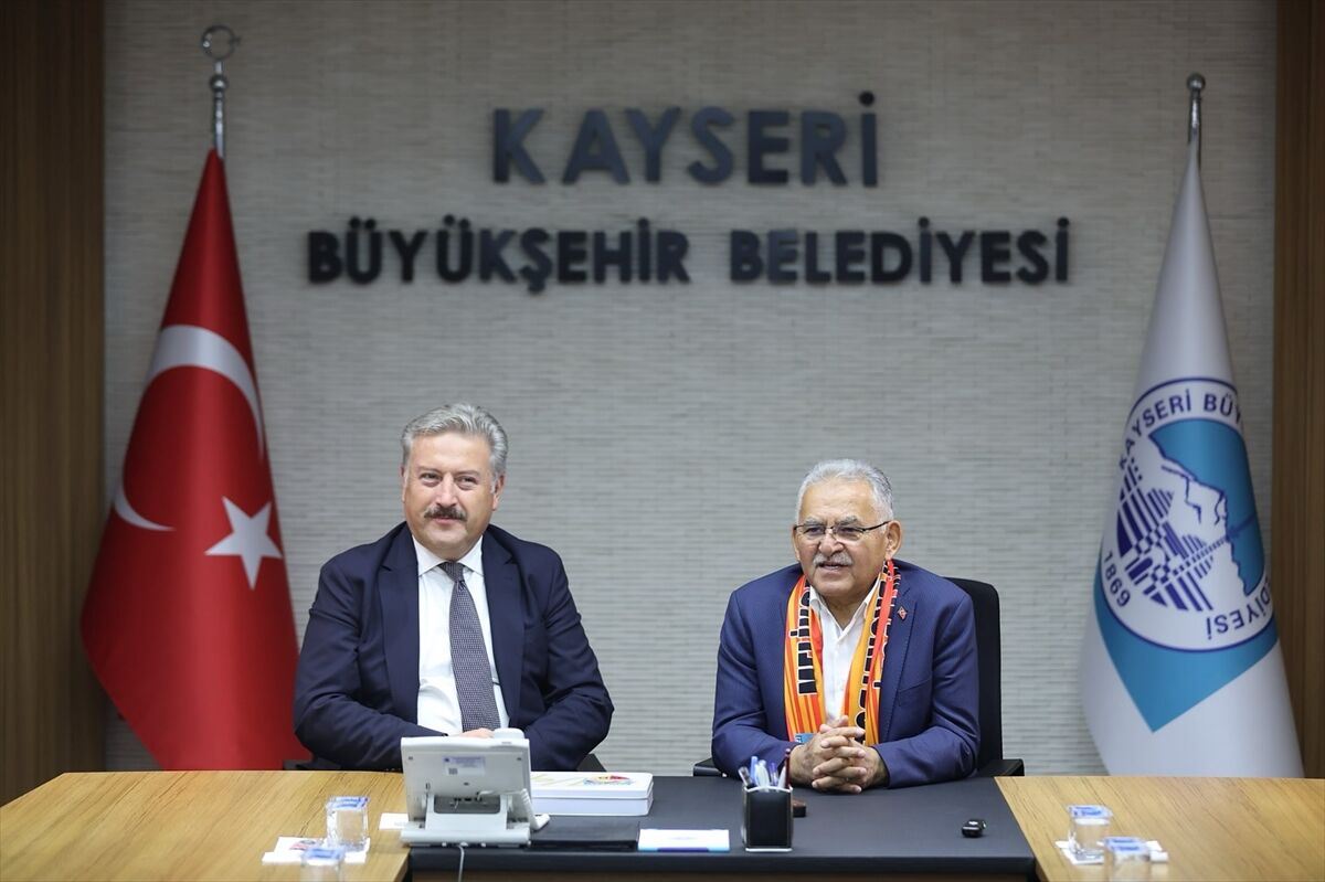 Melikgazi Kayseri Kadın Basketbol Takımı'ndan Büyükkılıç'a ziyaret